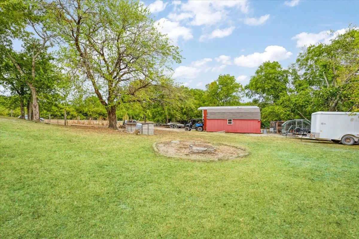 Single Family Residence For Sale in Grayson County , 7436 FM 2729, Van Alstyne, Texas 75495, 2 Bedroom, 2 Bathroom, Garage spaces, 1,440 Sqft, built in 1920, mls#21370772, Real Estate Agent in Van Alstyne, Homes For Sale in Grayson county, Homes For Sale in Van Alstyne, Realtor in Van Alstyne Texas, Real Estate Brokerage Independent Realty Texas, Luminita Cordes Realtor