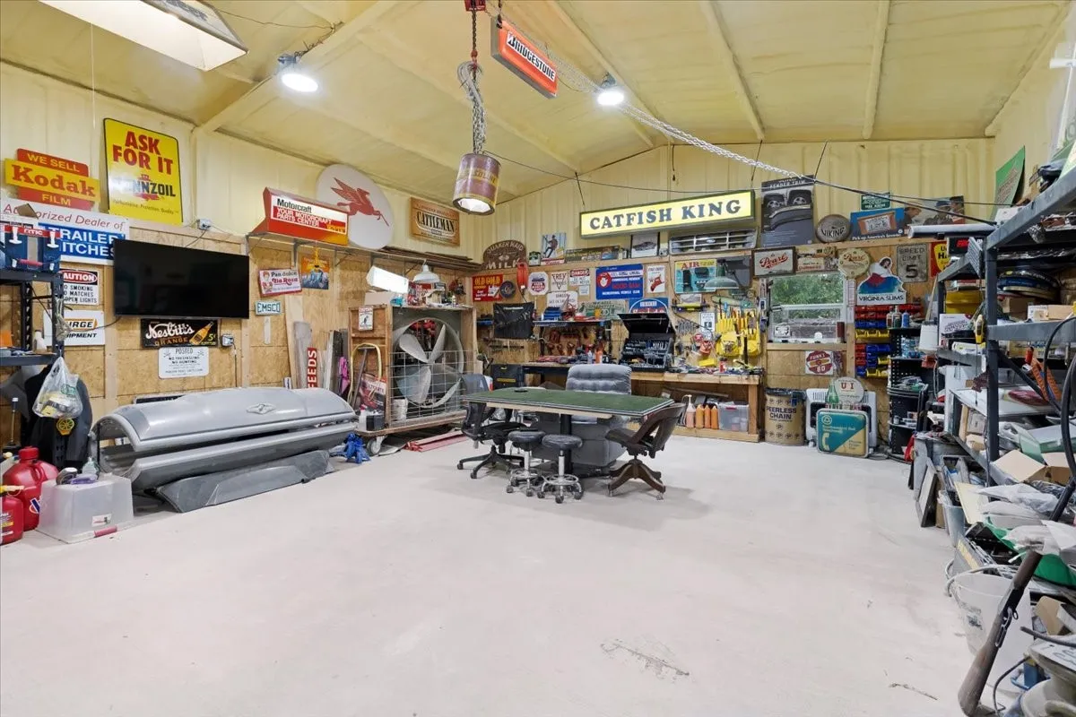 Single Family Residence For Sale in Grayson County , 7436 FM 2729, Van Alstyne, Texas 75495, 2 Bedroom, 2 Bathroom, Garage spaces, 1,440 Sqft, built in 1920, mls#21370772, Real Estate Agent in Van Alstyne, Homes For Sale in Grayson county, Homes For Sale in Van Alstyne, Realtor in Van Alstyne Texas, Real Estate Brokerage Independent Realty Texas, Luminita Cordes Realtor