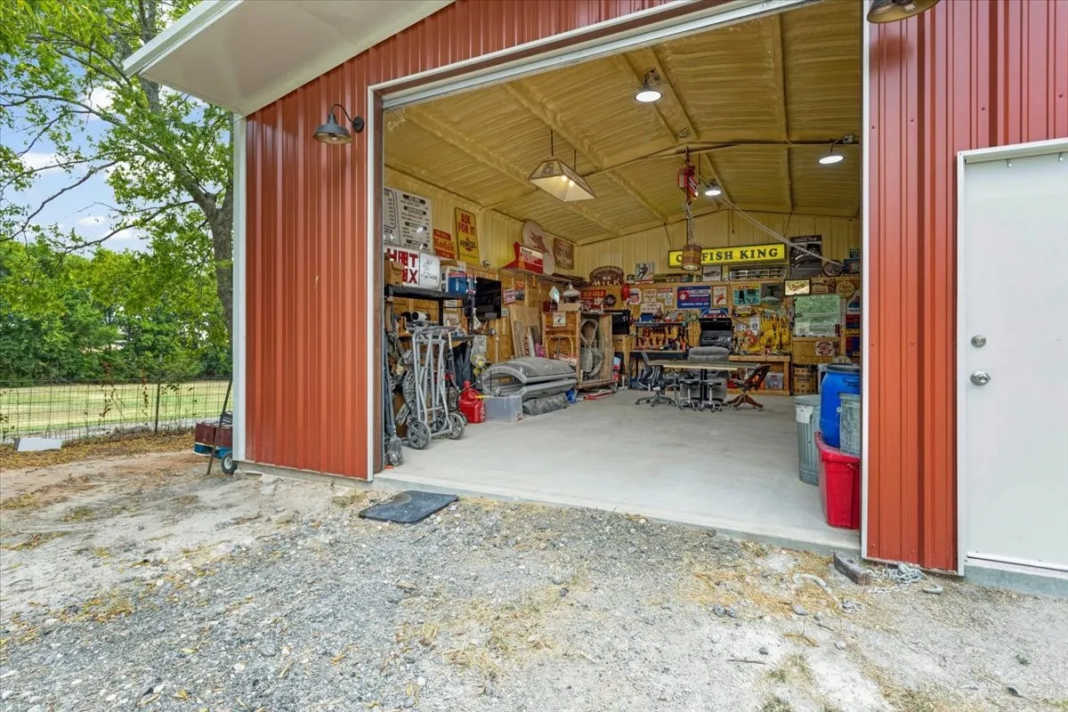 Single Family Residence For Sale in Grayson County , 7436 FM 2729, Van Alstyne, Texas 75495, 2 Bedroom, 2 Bathroom, Garage spaces, 1,440 Sqft, built in 1920, mls#21370772, Real Estate Agent in Van Alstyne, Homes For Sale in Grayson county, Homes For Sale in Van Alstyne, Realtor in Van Alstyne Texas, Real Estate Brokerage Independent Realty Texas, Luminita Cordes Realtor