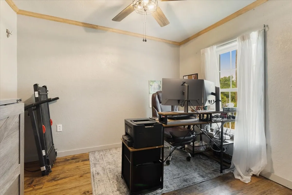 Single Family Residence For Sale in Grayson County , 7436 FM 2729, Van Alstyne, Texas 75495, 2 Bedroom, 2 Bathroom, Garage spaces, 1,440 Sqft, built in 1920, mls#21370772, Real Estate Agent in Van Alstyne, Homes For Sale in Grayson county, Homes For Sale in Van Alstyne, Realtor in Van Alstyne Texas, Real Estate Brokerage Independent Realty Texas, Luminita Cordes Realtor