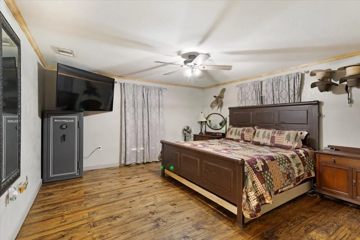 Single Family Residence For Sale in Grayson County , 7436 FM 2729, Van Alstyne, Texas 75495, 2 Bedroom, 2 Bathroom, Garage spaces, 1,440 Sqft, built in 1920, mls#21370772, Real Estate Agent in Van Alstyne, Homes For Sale in Grayson county, Homes For Sale in Van Alstyne, Realtor in Van Alstyne Texas, Real Estate Brokerage Independent Realty Texas, Luminita Cordes Realtor