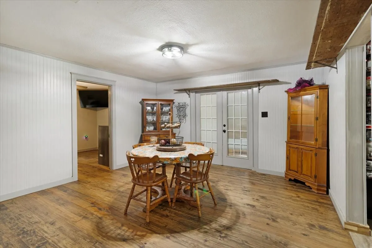 Single Family Residence For Sale in Grayson County , 7436 FM 2729, Van Alstyne, Texas 75495, 2 Bedroom, 2 Bathroom, Garage spaces, 1,440 Sqft, built in 1920, mls#21370772, Real Estate Agent in Van Alstyne, Homes For Sale in Grayson county, Homes For Sale in Van Alstyne, Realtor in Van Alstyne Texas, Real Estate Brokerage Independent Realty Texas, Luminita Cordes Realtor