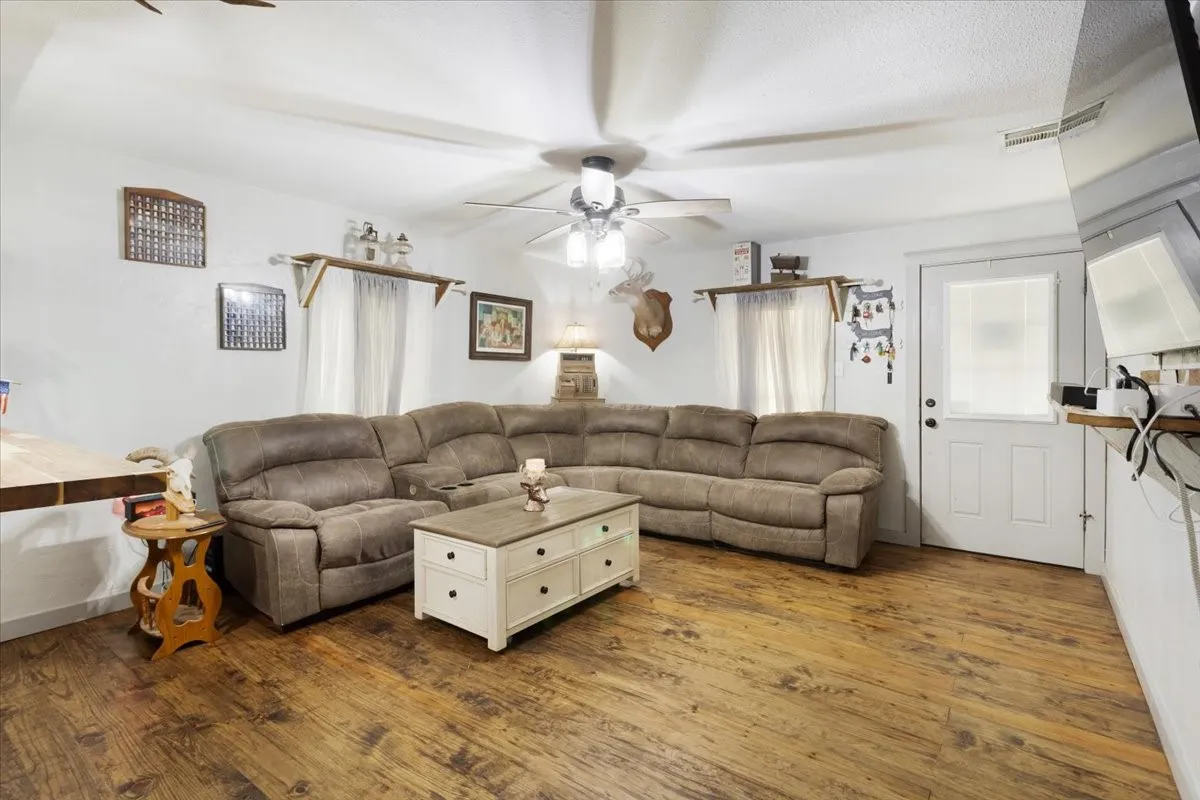 Single Family Residence For Sale in Grayson County , 7436 FM 2729, Van Alstyne, Texas 75495, 2 Bedroom, 2 Bathroom, Garage spaces, 1,440 Sqft, built in 1920, mls#21370772, Real Estate Agent in Van Alstyne, Homes For Sale in Grayson county, Homes For Sale in Van Alstyne, Realtor in Van Alstyne Texas, Real Estate Brokerage Independent Realty Texas, Luminita Cordes Realtor
