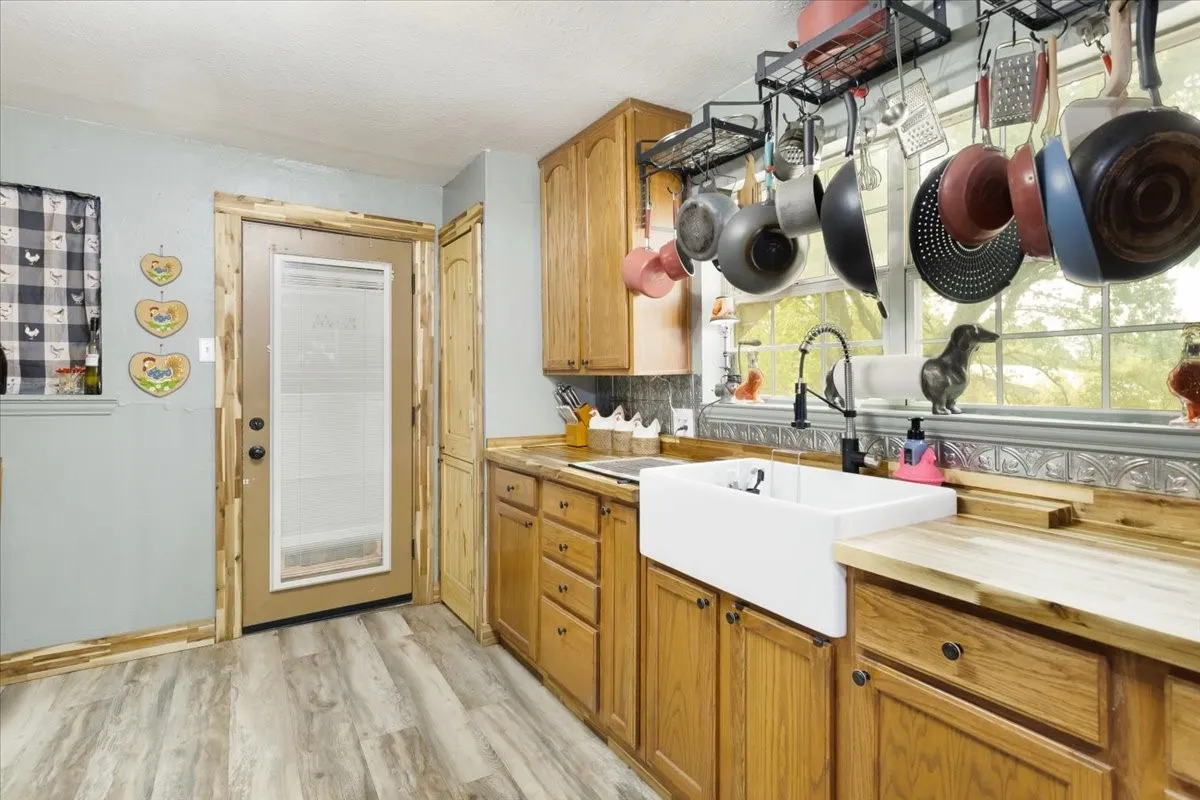 Single Family Residence For Sale in Grayson County , 7436 FM 2729, Van Alstyne, Texas 75495, 2 Bedroom, 2 Bathroom, Garage spaces, 1,440 Sqft, built in 1920, mls#21370772, Real Estate Agent in Van Alstyne, Homes For Sale in Grayson county, Homes For Sale in Van Alstyne, Realtor in Van Alstyne Texas, Real Estate Brokerage Independent Realty Texas, Luminita Cordes Realtor