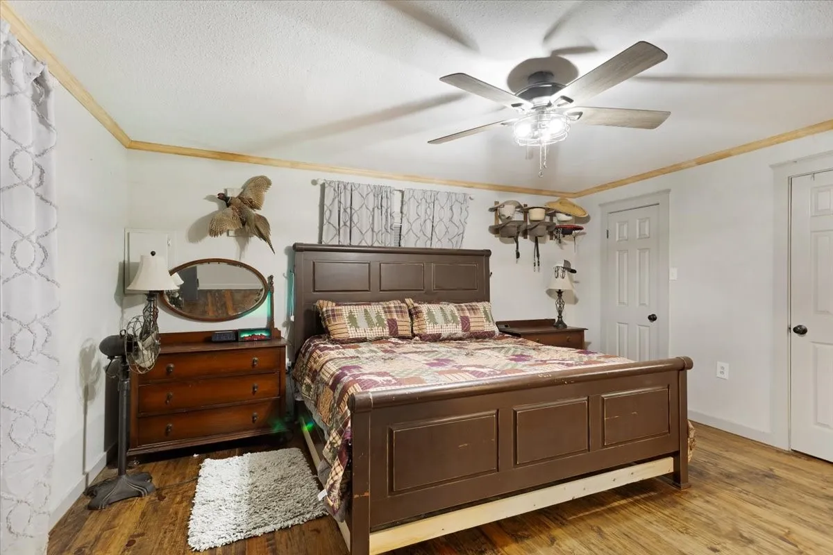 Single Family Residence For Sale in Grayson County , 7436 FM 2729, Van Alstyne, Texas 75495, 2 Bedroom, 2 Bathroom, Garage spaces, 1,440 Sqft, built in 1920, mls#21370772, Real Estate Agent in Van Alstyne, Homes For Sale in Grayson county, Homes For Sale in Van Alstyne, Realtor in Van Alstyne Texas, Real Estate Brokerage Independent Realty Texas, Luminita Cordes Realtor