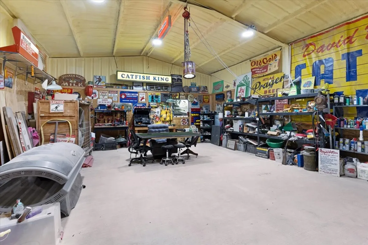 Single Family Residence For Sale in Grayson County , 7436 FM 2729, Van Alstyne, Texas 75495, 2 Bedroom, 2 Bathroom, Garage spaces, 1,440 Sqft, built in 1920, mls#21370772, Real Estate Agent in Van Alstyne, Homes For Sale in Grayson county, Homes For Sale in Van Alstyne, Realtor in Van Alstyne Texas, Real Estate Brokerage Independent Realty Texas, Luminita Cordes Realtor