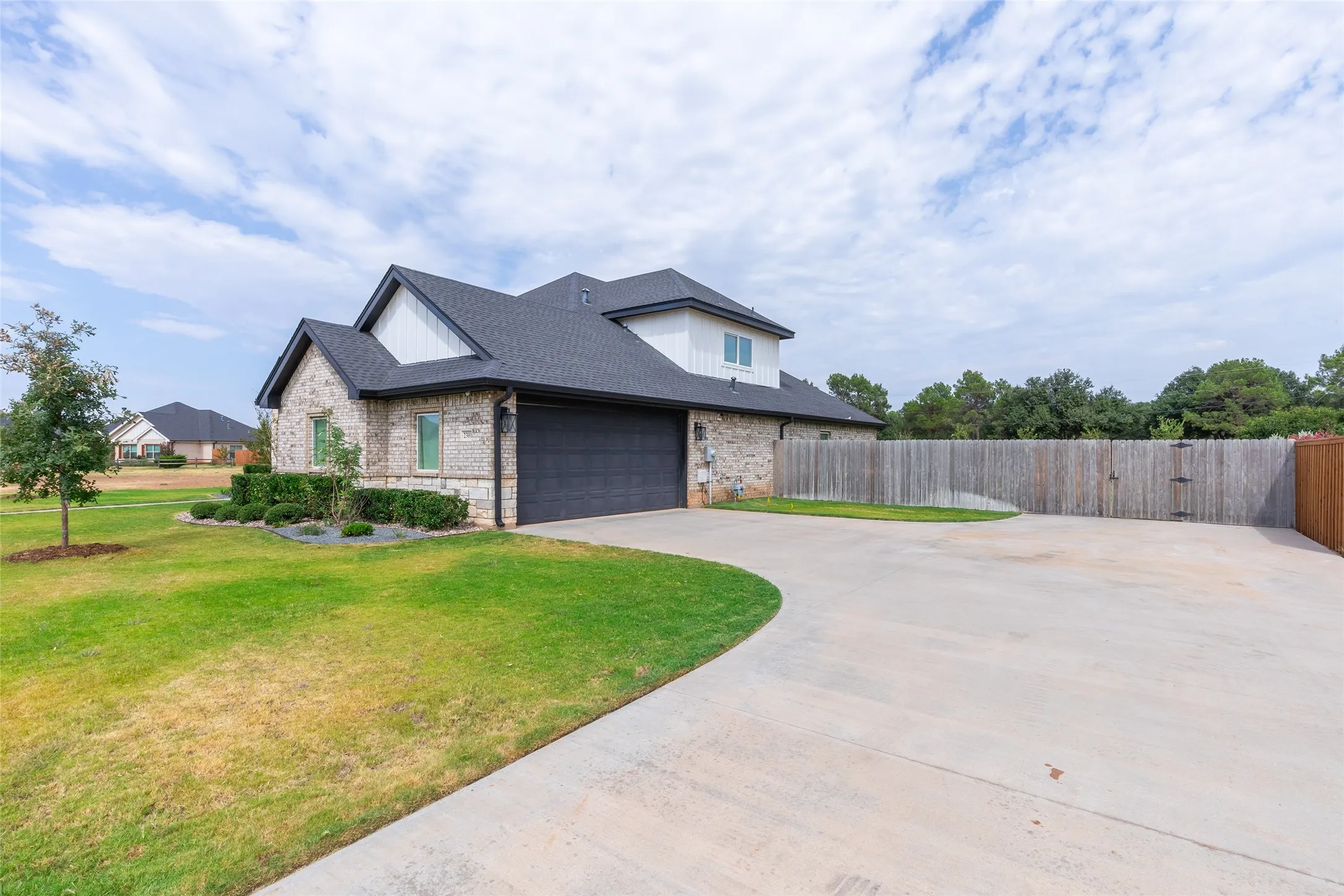 Single Family Residence For Sale in Taylor County , 2301 Manor Oaks Terrace, Abilene, Texas 79602, 5 Bedroom, 4 Bathroom, 2 Garage spaces, 2,938 Sqft, built in 2019, mls#21371299, Real Estate Agent in Abilene, Homes For Sale in Taylor county, Homes For Sale in Abilene, Realtor in Abilene Texas, Real Estate Brokerage Independent Realty Texas, Luminita Cordes Realtor
