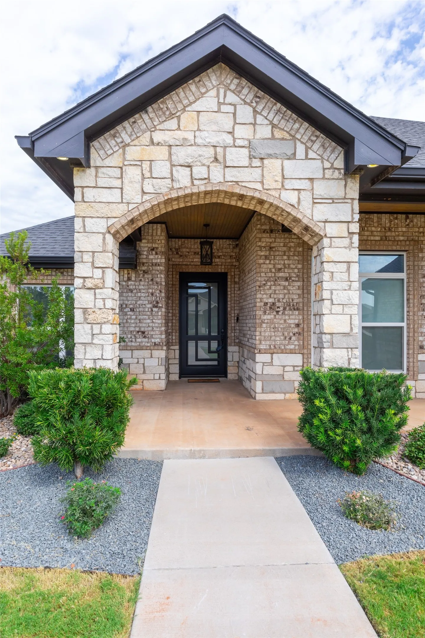 Single Family Residence For Sale in Taylor County , 2301 Manor Oaks Terrace, Abilene, Texas 79602, 5 Bedroom, 4 Bathroom, 2 Garage spaces, 2,938 Sqft, built in 2019, mls#21371299, Real Estate Agent in Abilene, Homes For Sale in Taylor county, Homes For Sale in Abilene, Realtor in Abilene Texas, Real Estate Brokerage Independent Realty Texas, Luminita Cordes Realtor