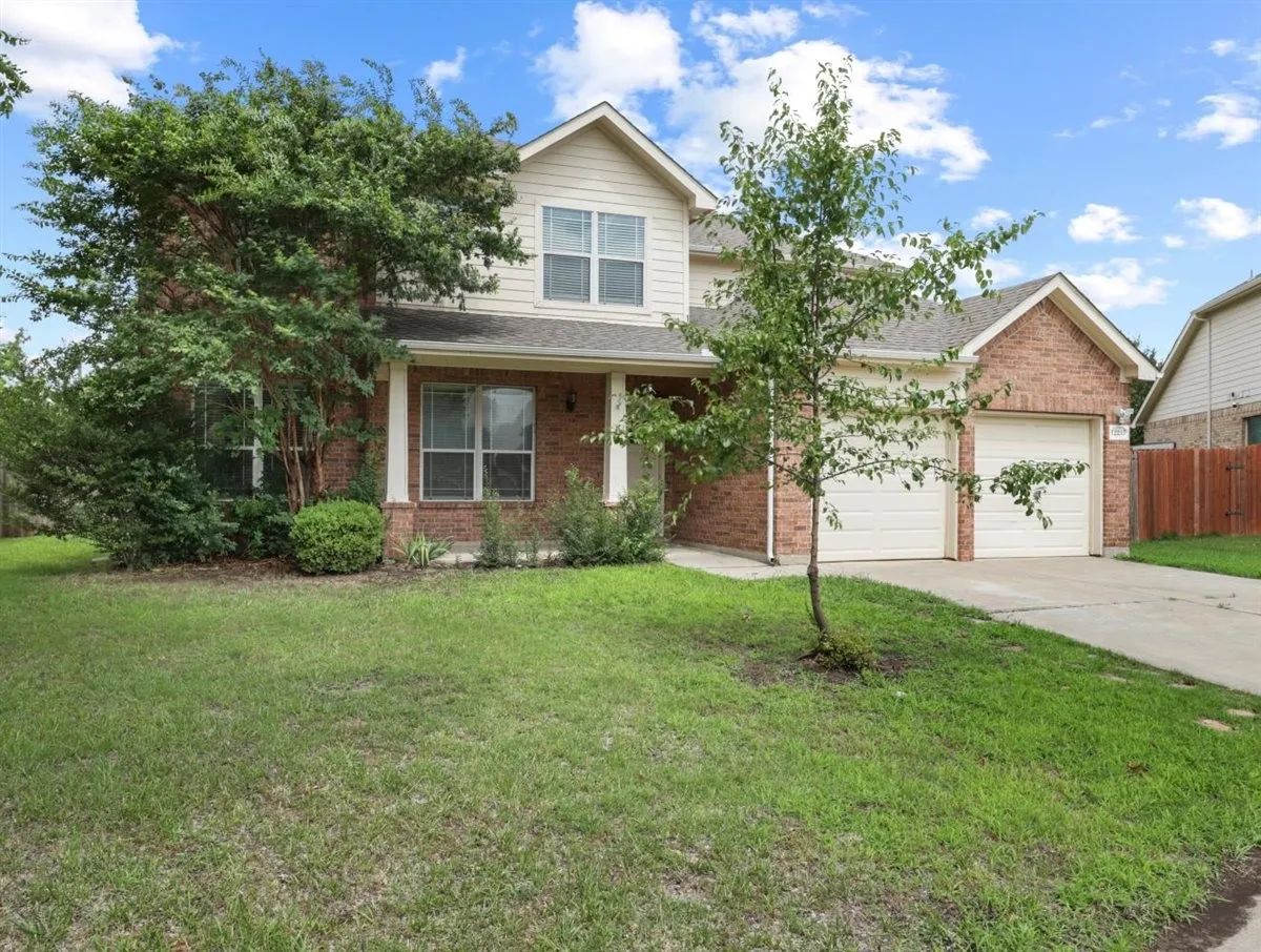 Single Family Residence For Rent in Tarrant County , 12233 Macaroon Lane, Fort Worth, Texas 76244, 4 Bedroom, 3 Bathroom, 2 Garage spaces, 2,495 Sqft, built in 2005, mls#21370945, Real Estate Agent in Fort Worth, Homes For Rent in Tarrant county, Homes For Rent in Fort Worth, Realtor in Fort Worth Texas, Real Estate Brokerage Independent Realty Texas, Luminita Cordes Realtor