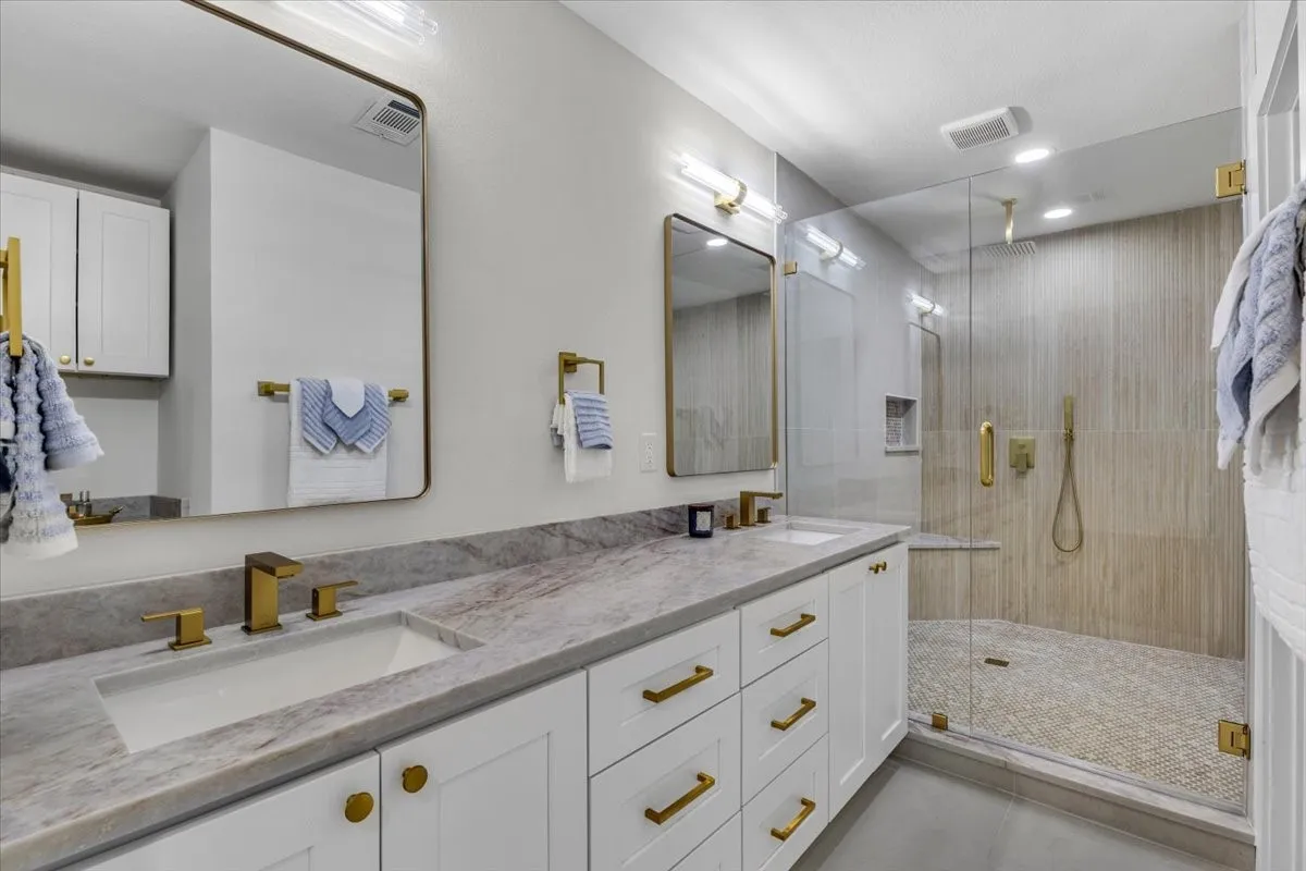 Single Family Residence For Sale in Dallas County , 7240 Whispering Pines Drive, Dallas, Texas 75248, 4 Bedroom, 3 Bathroom, 2 Garage spaces, 2,508 Sqft, built in 1971, mls#21370603, Real Estate Agent in Dallas, Homes For Sale in Dallas county, Homes For Sale in Dallas, Realtor in Dallas Texas, Real Estate Brokerage Independent Realty Texas, Luminita Cordes Realtor