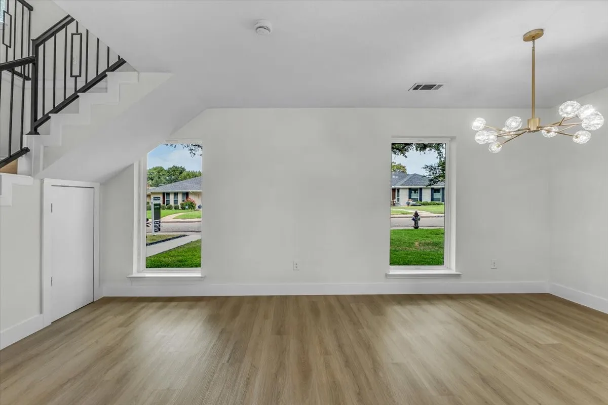 Single Family Residence For Sale in Dallas County , 7240 Whispering Pines Drive, Dallas, Texas 75248, 4 Bedroom, 3 Bathroom, 2 Garage spaces, 2,508 Sqft, built in 1971, mls#21370603, Real Estate Agent in Dallas, Homes For Sale in Dallas county, Homes For Sale in Dallas, Realtor in Dallas Texas, Real Estate Brokerage Independent Realty Texas, Luminita Cordes Realtor