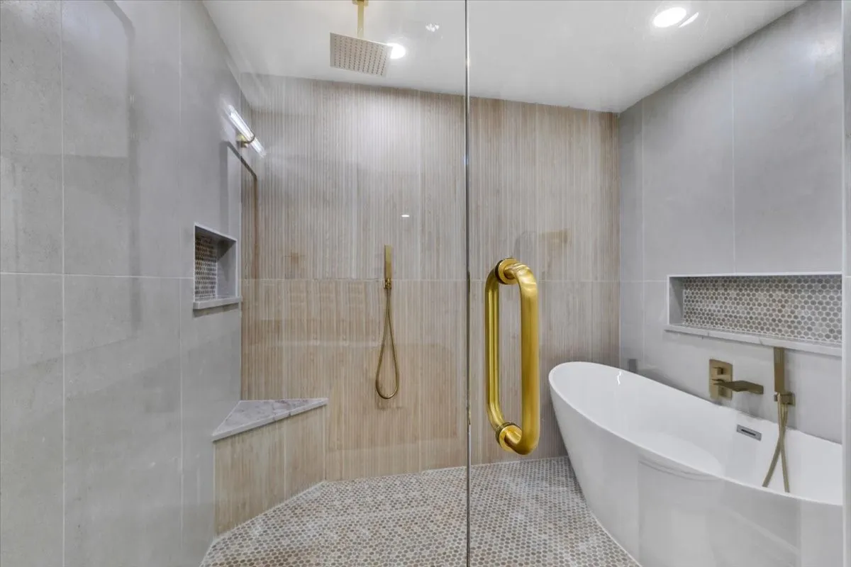 Single Family Residence For Sale in Dallas County , 7240 Whispering Pines Drive, Dallas, Texas 75248, 4 Bedroom, 3 Bathroom, 2 Garage spaces, 2,508 Sqft, built in 1971, mls#21370603, Real Estate Agent in Dallas, Homes For Sale in Dallas county, Homes For Sale in Dallas, Realtor in Dallas Texas, Real Estate Brokerage Independent Realty Texas, Luminita Cordes Realtor