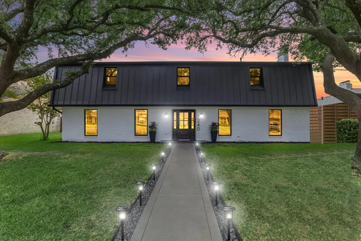 Single Family Residence For Sale in Dallas County , 7240 Whispering Pines Drive, Dallas, Texas 75248, 4 Bedroom, 3 Bathroom, 2 Garage spaces, 2,508 Sqft, built in 1971, mls#21370603, Real Estate Agent in Dallas, Homes For Sale in Dallas county, Homes For Sale in Dallas, Realtor in Dallas Texas, Real Estate Brokerage Independent Realty Texas, Luminita Cordes Realtor