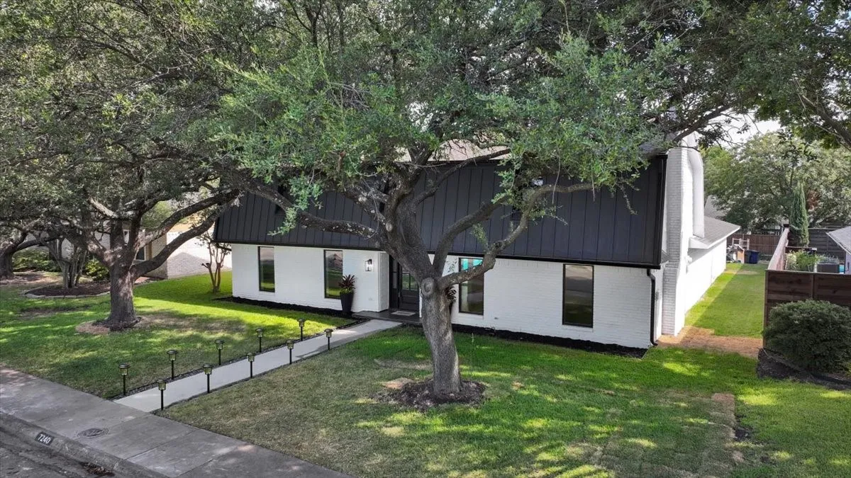 Single Family Residence For Sale in Dallas County , 7240 Whispering Pines Drive, Dallas, Texas 75248, 4 Bedroom, 3 Bathroom, 2 Garage spaces, 2,508 Sqft, built in 1971, mls#21370603, Real Estate Agent in Dallas, Homes For Sale in Dallas county, Homes For Sale in Dallas, Realtor in Dallas Texas, Real Estate Brokerage Independent Realty Texas, Luminita Cordes Realtor