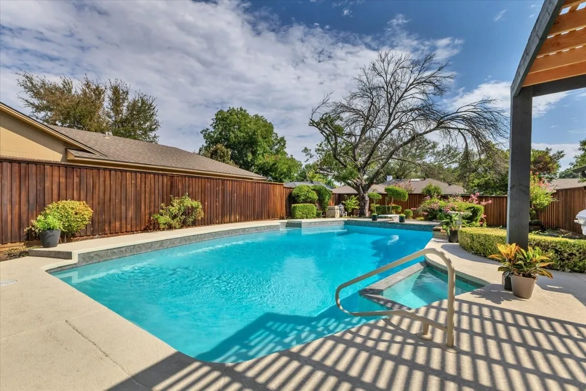Single Family Residence For Sale in Dallas County , 7240 Whispering Pines Drive, Dallas, Texas 75248, 4 Bedroom, 3 Bathroom, 2 Garage spaces, 2,508 Sqft, built in 1971, mls#21370603, Real Estate Agent in Dallas, Homes For Sale in Dallas county, Homes For Sale in Dallas, Realtor in Dallas Texas, Real Estate Brokerage Independent Realty Texas, Luminita Cordes Realtor