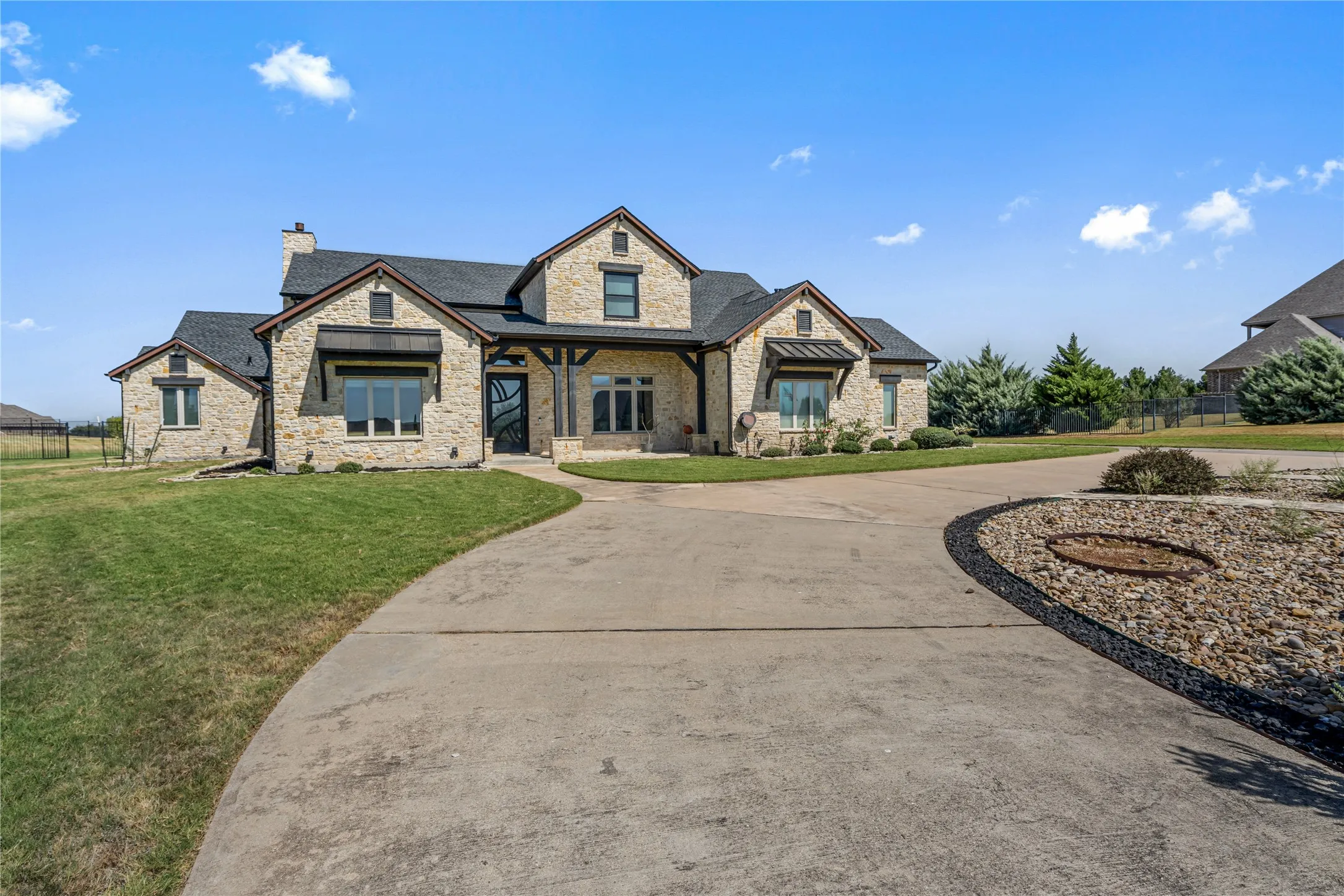 Single Family Residence For Sale in Tarrant County , 12516 Bella Vita Drive, Fort Worth, Texas 76126, 3 Bedroom, 4 Bathroom, 3 Garage spaces, 3,876 Sqft, built in 2014, mls#21369568, Real Estate Agent in Fort Worth, Homes For Sale in Tarrant county, Homes For Sale in Fort Worth, Realtor in Fort Worth Texas, Real Estate Brokerage Independent Realty Texas, Luminita Cordes Realtor