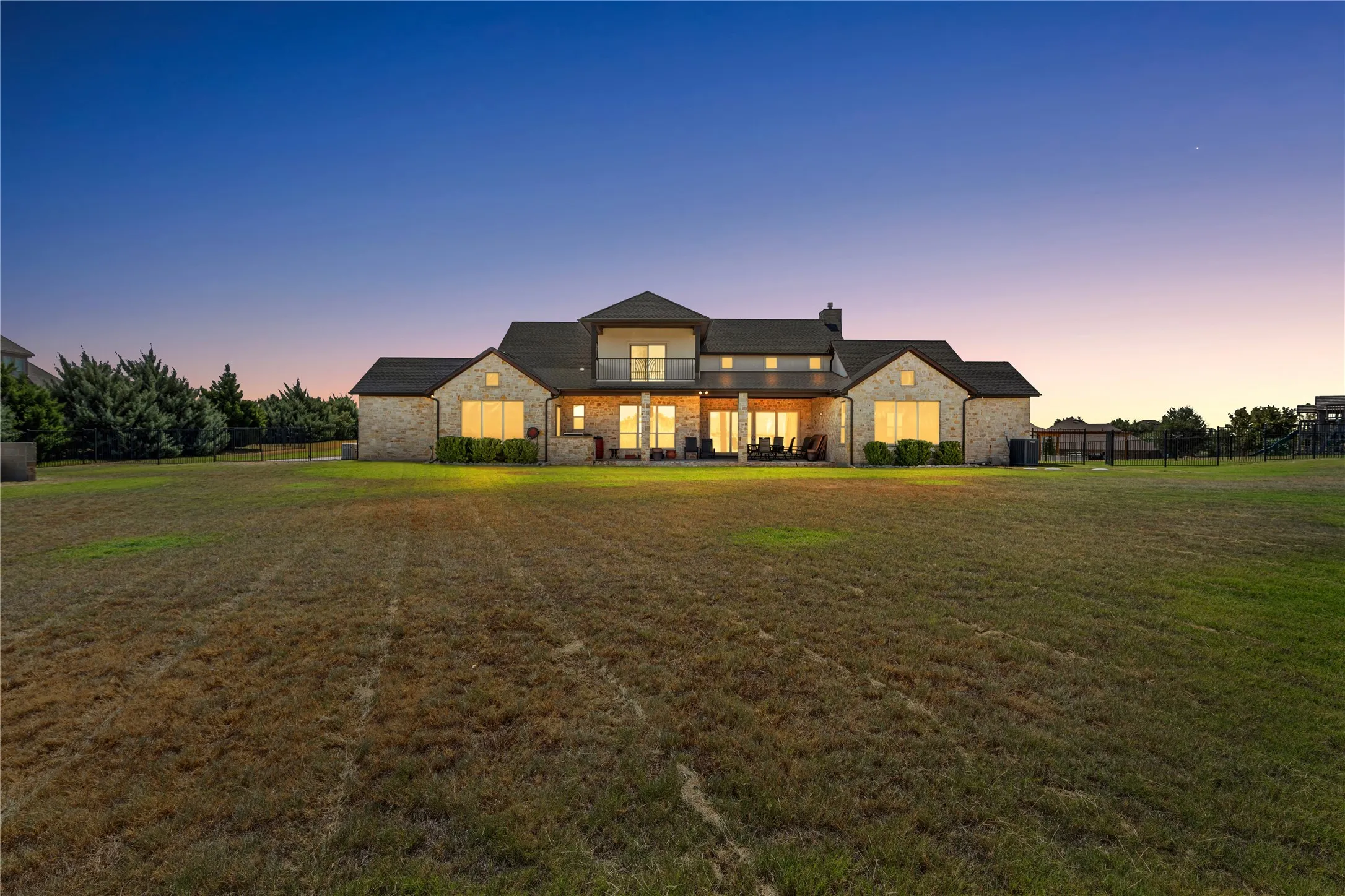 Single Family Residence For Sale in Tarrant County , 12516 Bella Vita Drive, Fort Worth, Texas 76126, 3 Bedroom, 4 Bathroom, 3 Garage spaces, 3,876 Sqft, built in 2014, mls#21369568, Real Estate Agent in Fort Worth, Homes For Sale in Tarrant county, Homes For Sale in Fort Worth, Realtor in Fort Worth Texas, Real Estate Brokerage Independent Realty Texas, Luminita Cordes Realtor