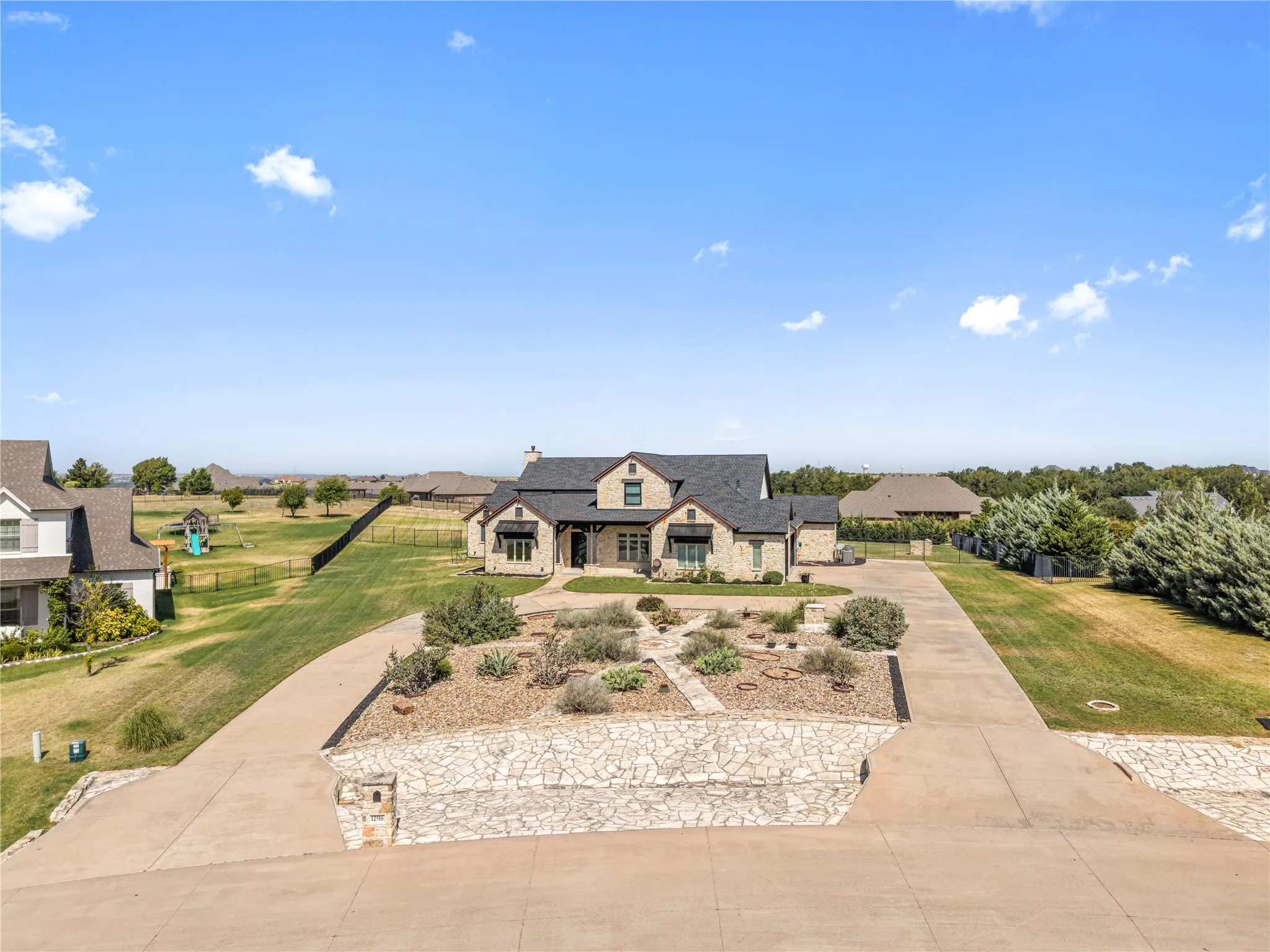 Single Family Residence For Sale in Tarrant County , 12516 Bella Vita Drive, Fort Worth, Texas 76126, 3 Bedroom, 4 Bathroom, 3 Garage spaces, 3,876 Sqft, built in 2014, mls#21369568, Real Estate Agent in Fort Worth, Homes For Sale in Tarrant county, Homes For Sale in Fort Worth, Realtor in Fort Worth Texas, Real Estate Brokerage Independent Realty Texas, Luminita Cordes Realtor