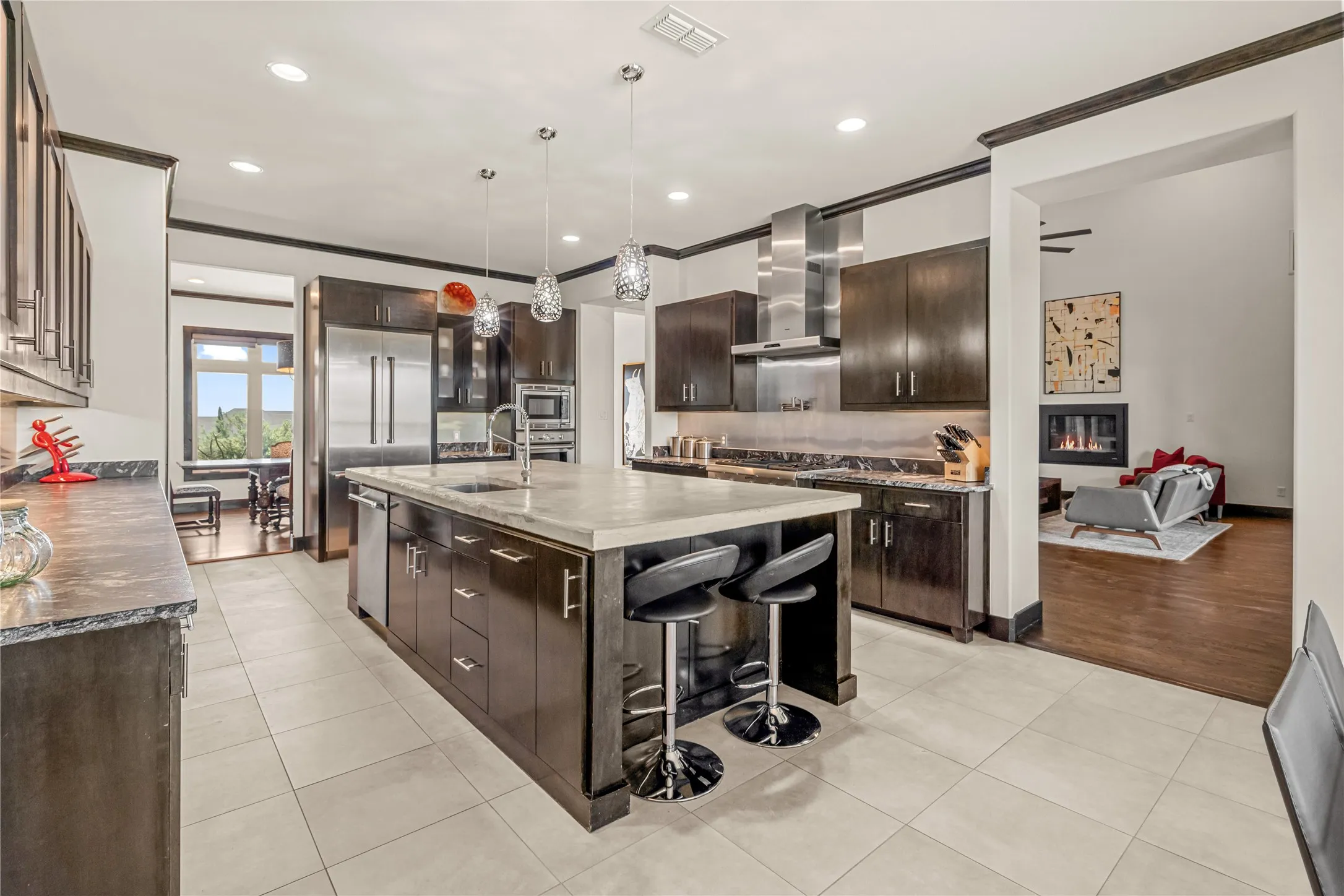 Single Family Residence For Sale in Tarrant County , 12516 Bella Vita Drive, Fort Worth, Texas 76126, 3 Bedroom, 4 Bathroom, 3 Garage spaces, 3,876 Sqft, built in 2014, mls#21369568, Real Estate Agent in Fort Worth, Homes For Sale in Tarrant county, Homes For Sale in Fort Worth, Realtor in Fort Worth Texas, Real Estate Brokerage Independent Realty Texas, Luminita Cordes Realtor