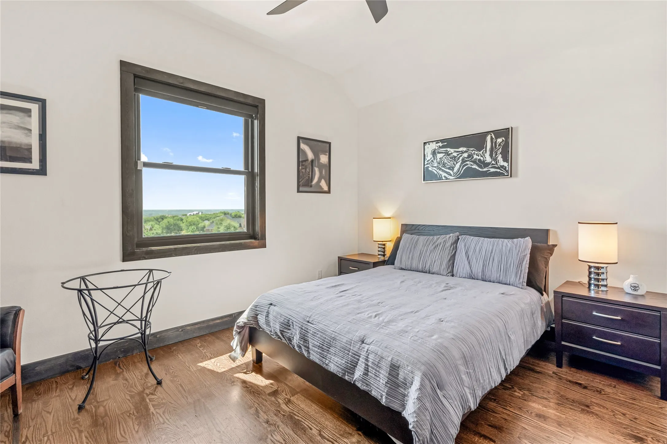 Single Family Residence For Sale in Tarrant County , 12516 Bella Vita Drive, Fort Worth, Texas 76126, 3 Bedroom, 4 Bathroom, 3 Garage spaces, 3,876 Sqft, built in 2014, mls#21369568, Real Estate Agent in Fort Worth, Homes For Sale in Tarrant county, Homes For Sale in Fort Worth, Realtor in Fort Worth Texas, Real Estate Brokerage Independent Realty Texas, Luminita Cordes Realtor