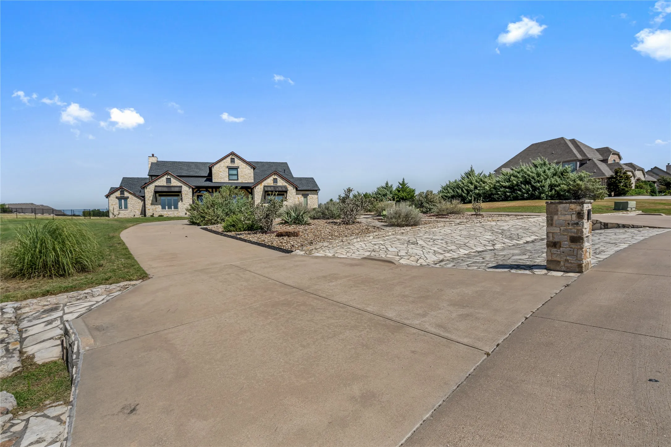 Single Family Residence For Sale in Tarrant County , 12516 Bella Vita Drive, Fort Worth, Texas 76126, 3 Bedroom, 4 Bathroom, 3 Garage spaces, 3,876 Sqft, built in 2014, mls#21369568, Real Estate Agent in Fort Worth, Homes For Sale in Tarrant county, Homes For Sale in Fort Worth, Realtor in Fort Worth Texas, Real Estate Brokerage Independent Realty Texas, Luminita Cordes Realtor