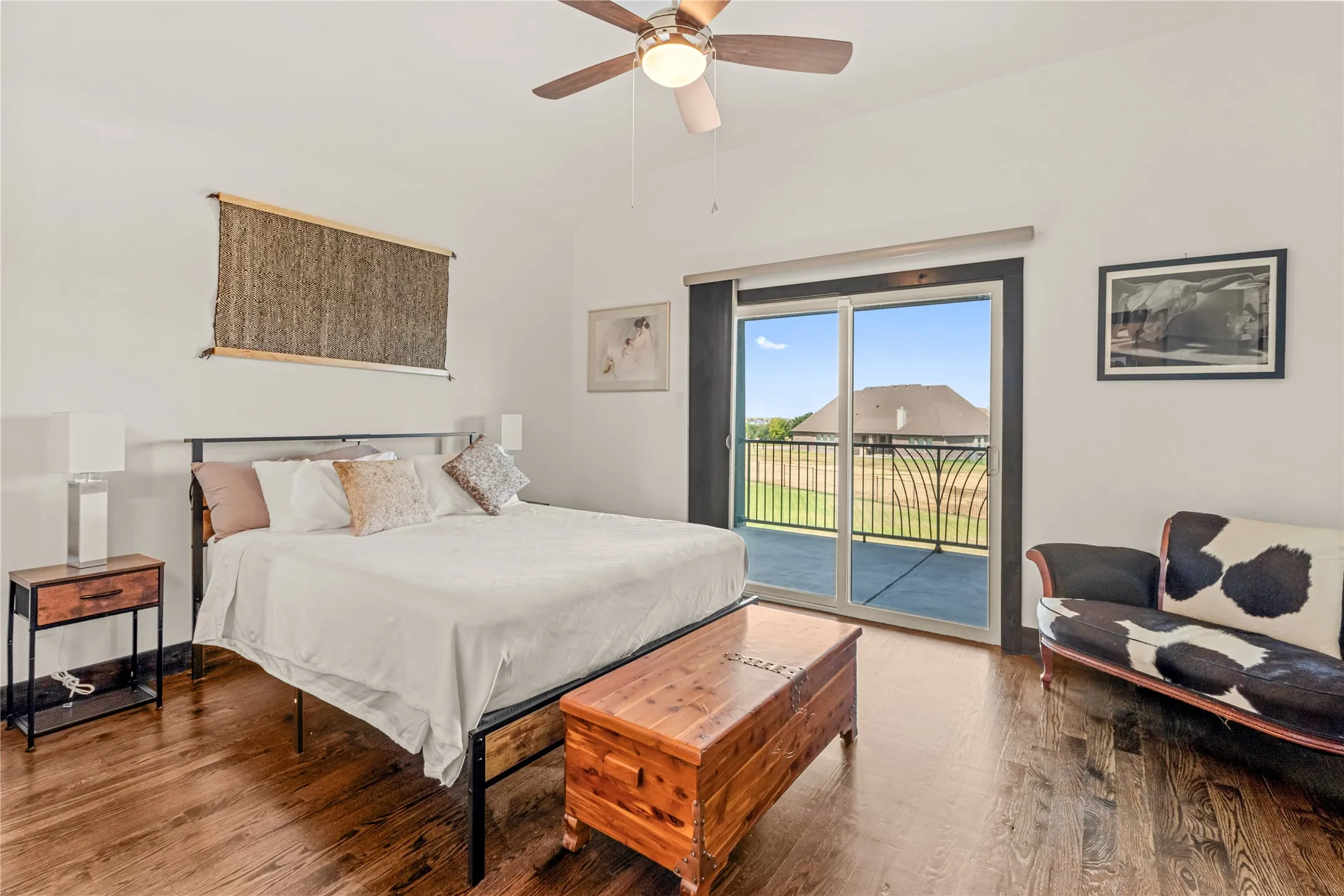 Single Family Residence For Sale in Tarrant County , 12516 Bella Vita Drive, Fort Worth, Texas 76126, 3 Bedroom, 4 Bathroom, 3 Garage spaces, 3,876 Sqft, built in 2014, mls#21369568, Real Estate Agent in Fort Worth, Homes For Sale in Tarrant county, Homes For Sale in Fort Worth, Realtor in Fort Worth Texas, Real Estate Brokerage Independent Realty Texas, Luminita Cordes Realtor