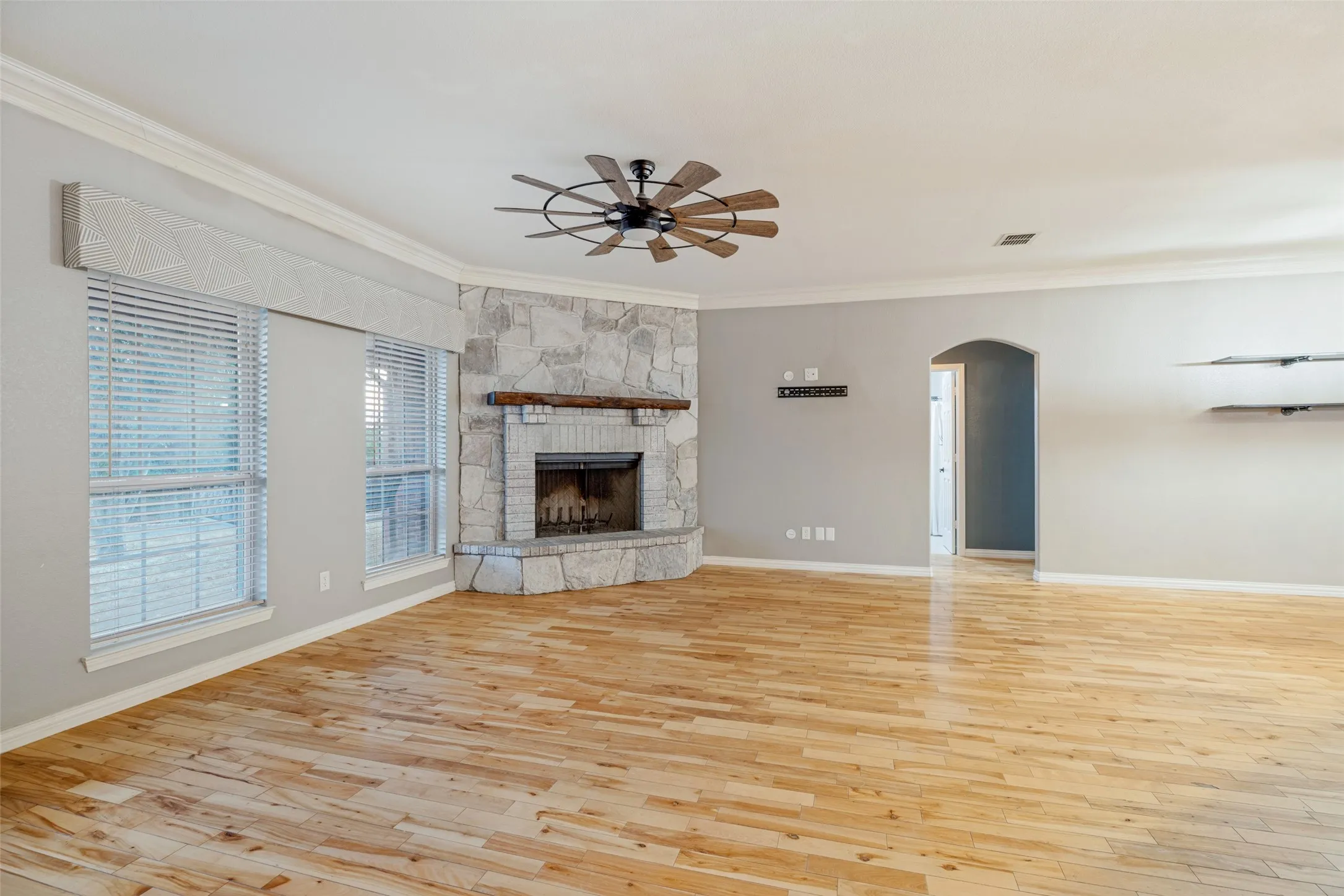 Single Family Residence For Sale in Grayson County , 171 Chestnut Road, Whitewright, Texas 75491, 4 Bedroom, 2 Bathroom, 2 Garage spaces, 2,288 Sqft, built in 2006, mls#21369553, Real Estate Agent in Whitewright, Homes For Sale in Grayson county, Homes For Sale in Whitewright, Realtor in Whitewright Texas, Real Estate Brokerage Independent Realty Texas, Luminita Cordes Realtor