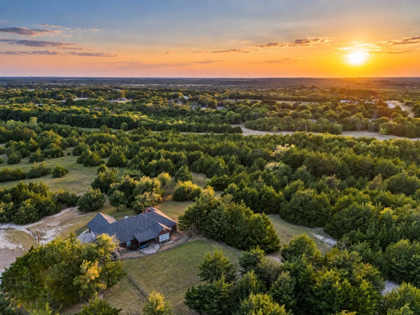 Single Family Residence For Sale in Grayson County , 171 Chestnut Road, Whitewright, Texas 75491, 4 Bedroom, 2 Bathroom, 2 Garage spaces, 2,288 Sqft, built in 2006, mls#21369553, Real Estate Agent in Whitewright, Homes For Sale in Grayson county, Homes For Sale in Whitewright, Realtor in Whitewright Texas, Real Estate Brokerage Independent Realty Texas, Luminita Cordes Realtor
