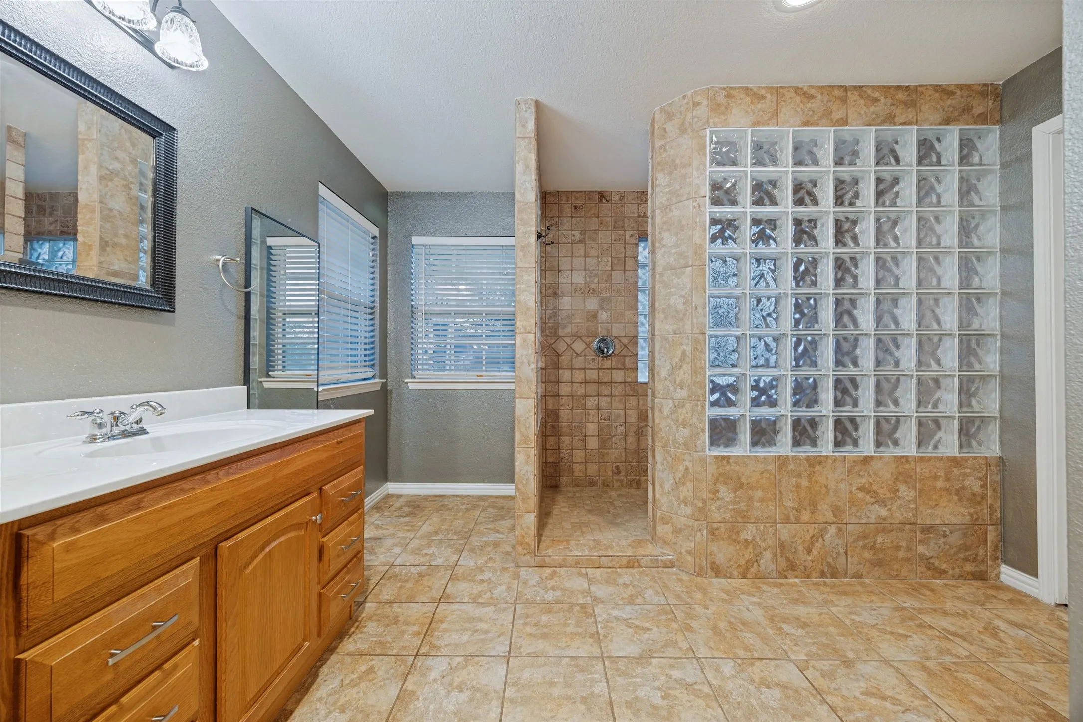 Single Family Residence For Sale in Grayson County , 171 Chestnut Road, Whitewright, Texas 75491, 4 Bedroom, 2 Bathroom, 2 Garage spaces, 2,288 Sqft, built in 2006, mls#21369553, Real Estate Agent in Whitewright, Homes For Sale in Grayson county, Homes For Sale in Whitewright, Realtor in Whitewright Texas, Real Estate Brokerage Independent Realty Texas, Luminita Cordes Realtor