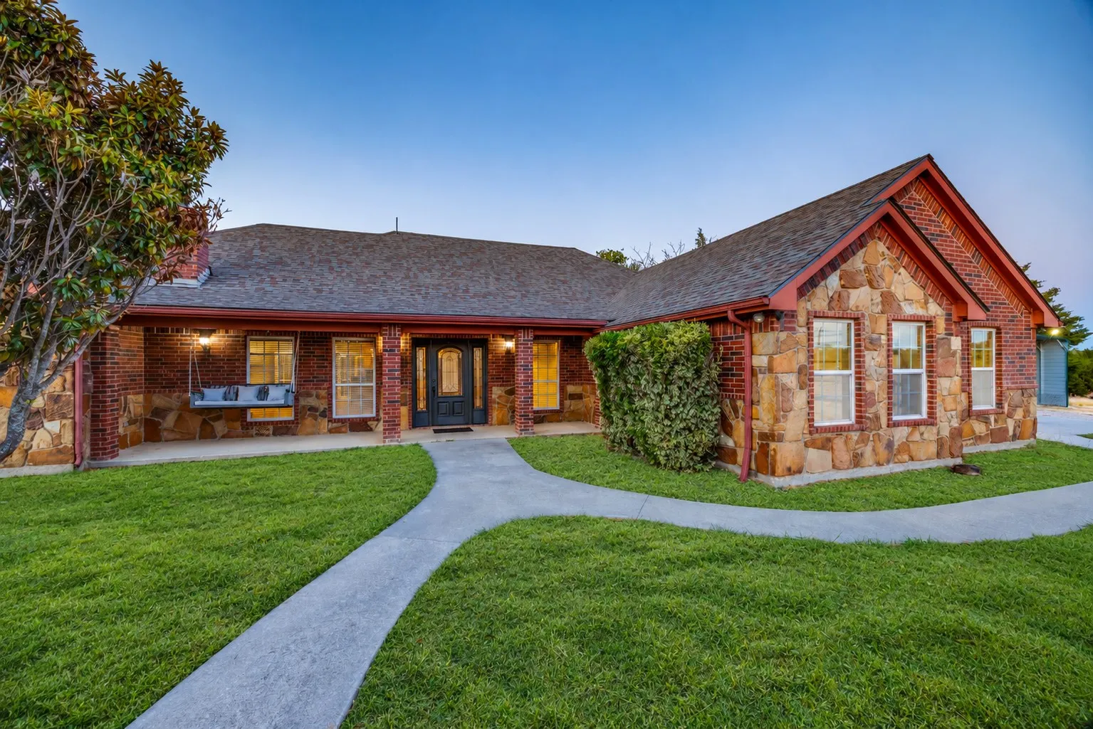 Single Family Residence For Sale in Grayson County , 171 Chestnut Road, Whitewright, Texas 75491, 4 Bedroom, 2 Bathroom, 2 Garage spaces, 2,288 Sqft, built in 2006, mls#21369553, Real Estate Agent in Whitewright, Homes For Sale in Grayson county, Homes For Sale in Whitewright, Realtor in Whitewright Texas, Real Estate Brokerage Independent Realty Texas, Luminita Cordes Realtor