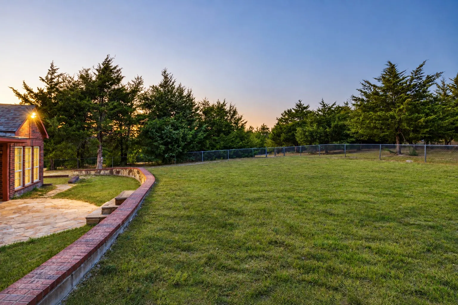 Single Family Residence For Sale in Grayson County , 171 Chestnut Road, Whitewright, Texas 75491, 4 Bedroom, 2 Bathroom, 2 Garage spaces, 2,288 Sqft, built in 2006, mls#21369553, Real Estate Agent in Whitewright, Homes For Sale in Grayson county, Homes For Sale in Whitewright, Realtor in Whitewright Texas, Real Estate Brokerage Independent Realty Texas, Luminita Cordes Realtor