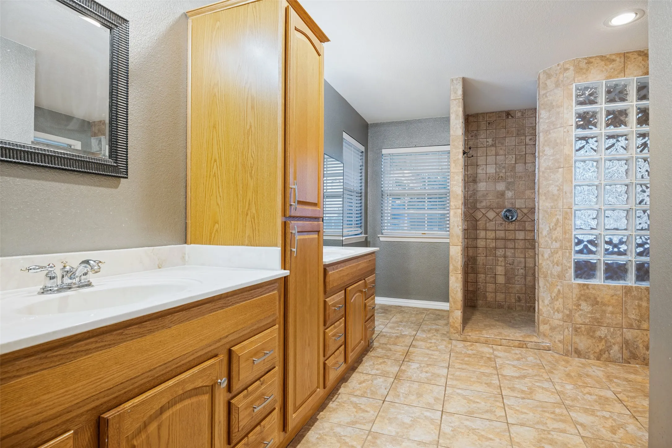 Single Family Residence For Sale in Grayson County , 171 Chestnut Road, Whitewright, Texas 75491, 4 Bedroom, 2 Bathroom, 2 Garage spaces, 2,288 Sqft, built in 2006, mls#21369553, Real Estate Agent in Whitewright, Homes For Sale in Grayson county, Homes For Sale in Whitewright, Realtor in Whitewright Texas, Real Estate Brokerage Independent Realty Texas, Luminita Cordes Realtor