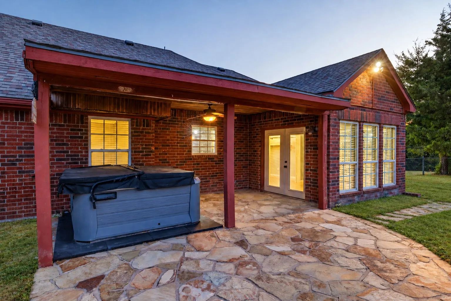 Single Family Residence For Sale in Grayson County , 171 Chestnut Road, Whitewright, Texas 75491, 4 Bedroom, 2 Bathroom, 2 Garage spaces, 2,288 Sqft, built in 2006, mls#21369553, Real Estate Agent in Whitewright, Homes For Sale in Grayson county, Homes For Sale in Whitewright, Realtor in Whitewright Texas, Real Estate Brokerage Independent Realty Texas, Luminita Cordes Realtor
