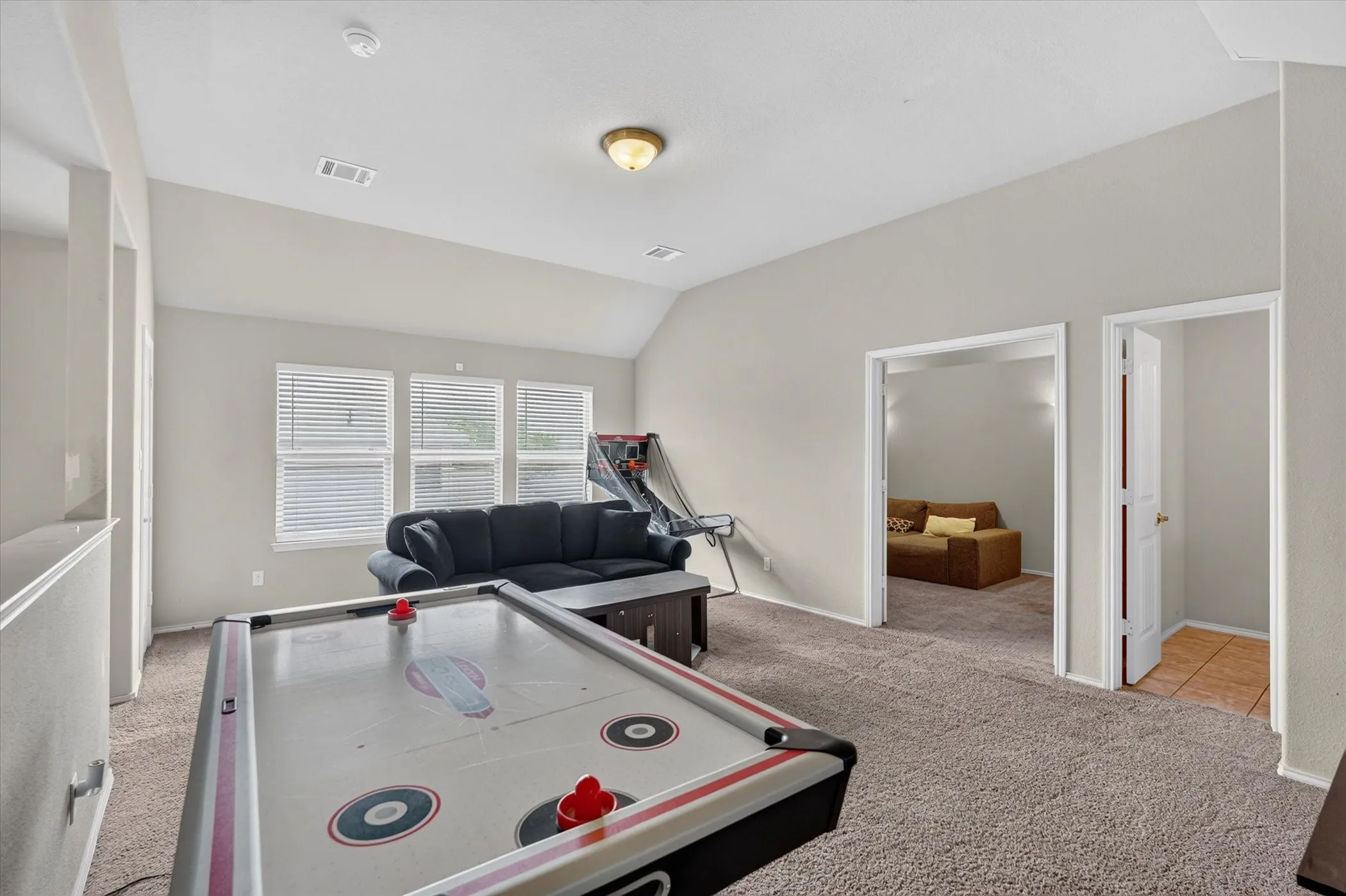 Single Family Residence For Sale in Dallas County , 902 Mockingbird Lane, Glenn Heights, Texas 75154, 3 Bedroom, 3 Bathroom, 2 Garage spaces, 2,358 Sqft, built in 2015, mls#21370406, Real Estate Agent in Glenn Heights, Homes For Sale in Dallas county, Homes For Sale in Glenn Heights, Realtor in Glenn Heights Texas, Real Estate Brokerage Independent Realty Texas, Luminita Cordes Realtor