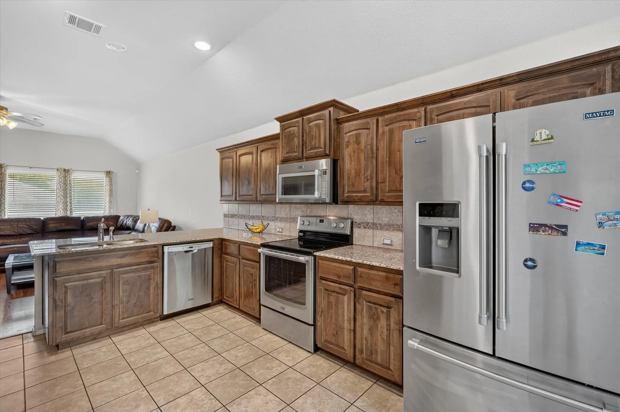 Single Family Residence For Sale in Dallas County , 902 Mockingbird Lane, Glenn Heights, Texas 75154, 3 Bedroom, 3 Bathroom, 2 Garage spaces, 2,358 Sqft, built in 2015, mls#21370406, Real Estate Agent in Glenn Heights, Homes For Sale in Dallas county, Homes For Sale in Glenn Heights, Realtor in Glenn Heights Texas, Real Estate Brokerage Independent Realty Texas, Luminita Cordes Realtor