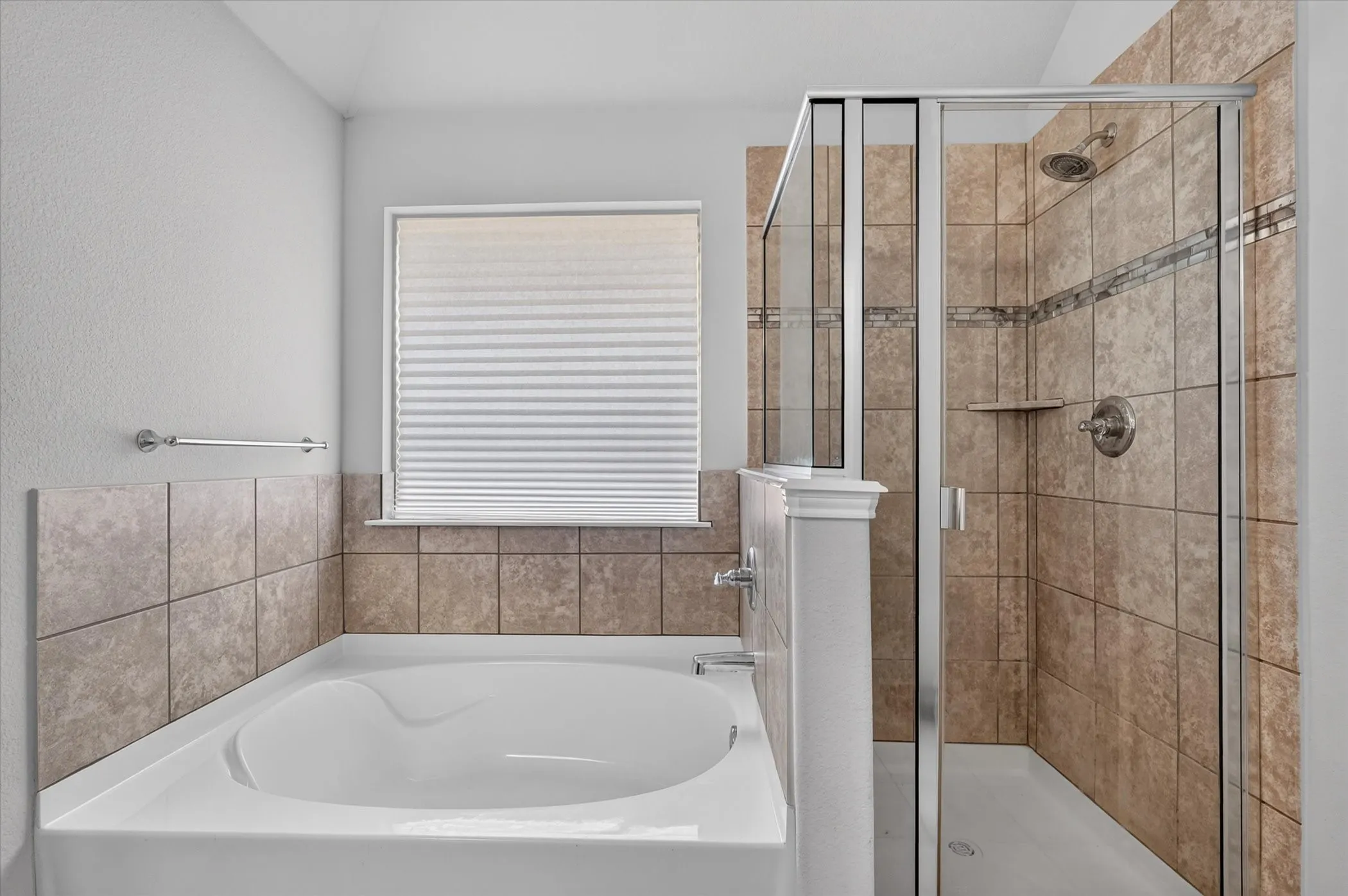 Single Family Residence For Sale in Dallas County , 902 Mockingbird Lane, Glenn Heights, Texas 75154, 3 Bedroom, 3 Bathroom, 2 Garage spaces, 2,358 Sqft, built in 2015, mls#21370406, Real Estate Agent in Glenn Heights, Homes For Sale in Dallas county, Homes For Sale in Glenn Heights, Realtor in Glenn Heights Texas, Real Estate Brokerage Independent Realty Texas, Luminita Cordes Realtor
