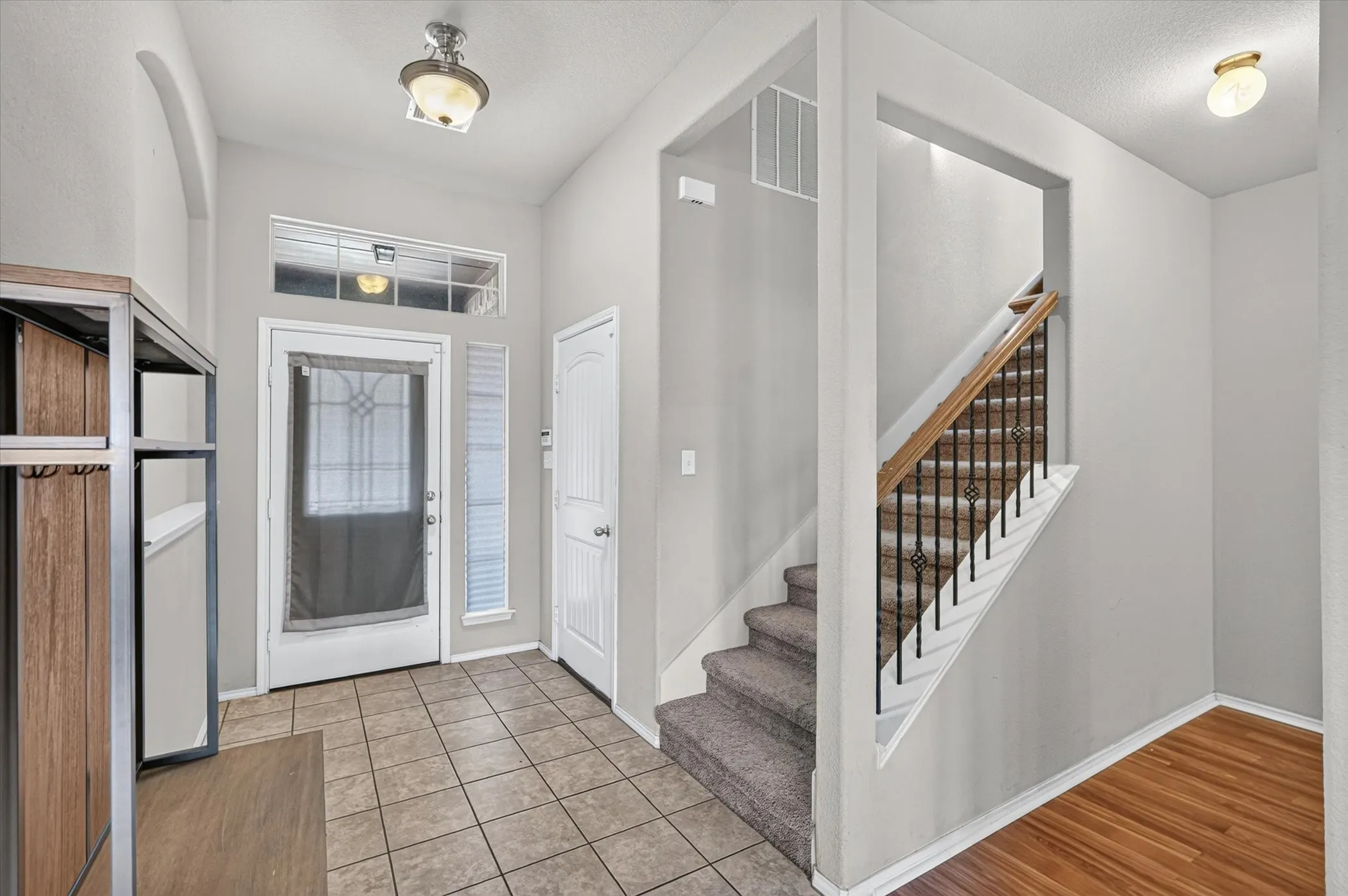 Single Family Residence For Sale in Dallas County , 902 Mockingbird Lane, Glenn Heights, Texas 75154, 3 Bedroom, 3 Bathroom, 2 Garage spaces, 2,358 Sqft, built in 2015, mls#21370406, Real Estate Agent in Glenn Heights, Homes For Sale in Dallas county, Homes For Sale in Glenn Heights, Realtor in Glenn Heights Texas, Real Estate Brokerage Independent Realty Texas, Luminita Cordes Realtor