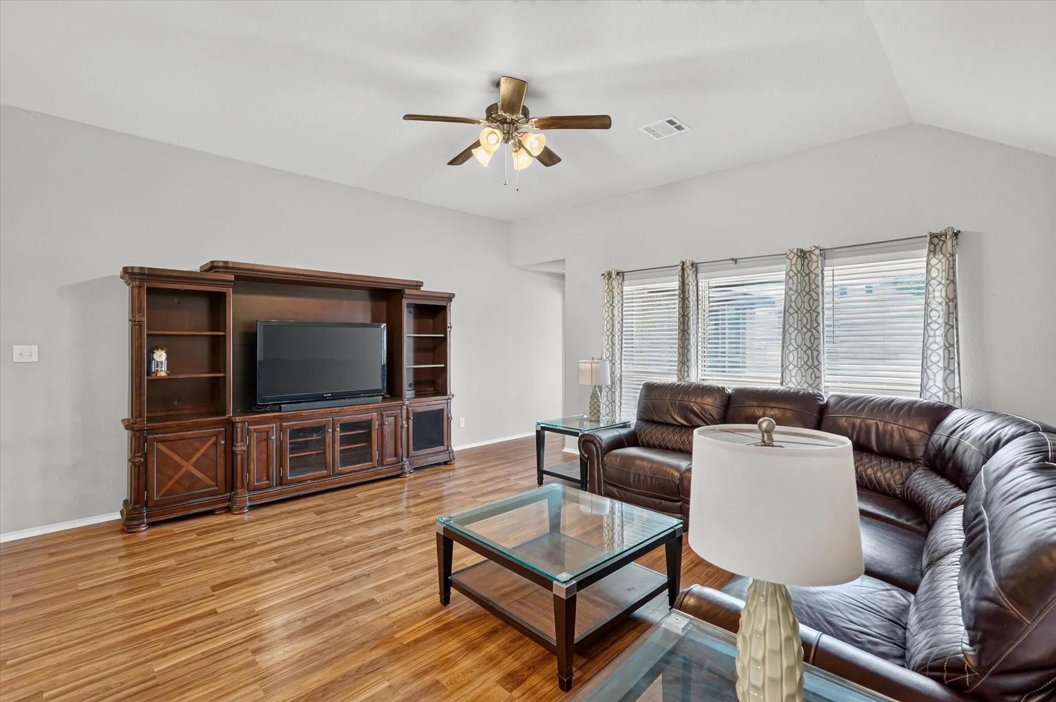 Single Family Residence For Sale in Dallas County , 902 Mockingbird Lane, Glenn Heights, Texas 75154, 3 Bedroom, 3 Bathroom, 2 Garage spaces, 2,358 Sqft, built in 2015, mls#21370406, Real Estate Agent in Glenn Heights, Homes For Sale in Dallas county, Homes For Sale in Glenn Heights, Realtor in Glenn Heights Texas, Real Estate Brokerage Independent Realty Texas, Luminita Cordes Realtor