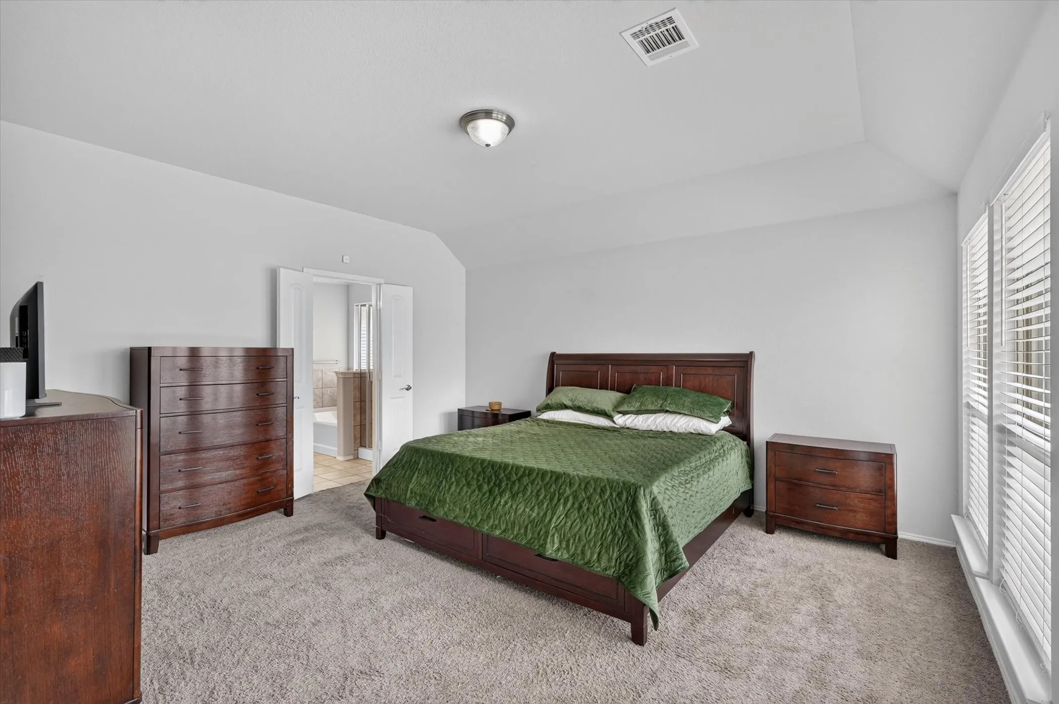Single Family Residence For Sale in Dallas County , 902 Mockingbird Lane, Glenn Heights, Texas 75154, 3 Bedroom, 3 Bathroom, 2 Garage spaces, 2,358 Sqft, built in 2015, mls#21370406, Real Estate Agent in Glenn Heights, Homes For Sale in Dallas county, Homes For Sale in Glenn Heights, Realtor in Glenn Heights Texas, Real Estate Brokerage Independent Realty Texas, Luminita Cordes Realtor