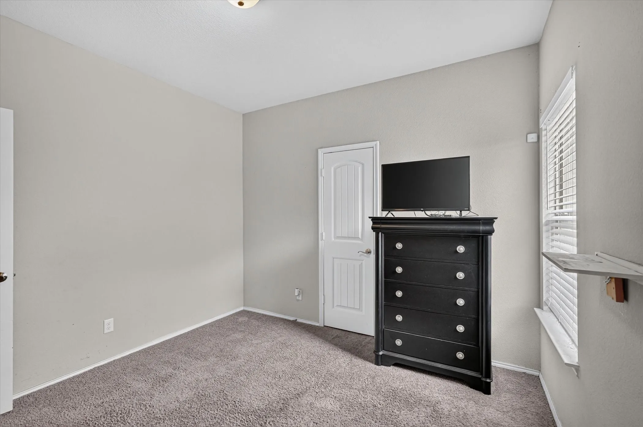 Single Family Residence For Sale in Dallas County , 902 Mockingbird Lane, Glenn Heights, Texas 75154, 3 Bedroom, 3 Bathroom, 2 Garage spaces, 2,358 Sqft, built in 2015, mls#21370406, Real Estate Agent in Glenn Heights, Homes For Sale in Dallas county, Homes For Sale in Glenn Heights, Realtor in Glenn Heights Texas, Real Estate Brokerage Independent Realty Texas, Luminita Cordes Realtor