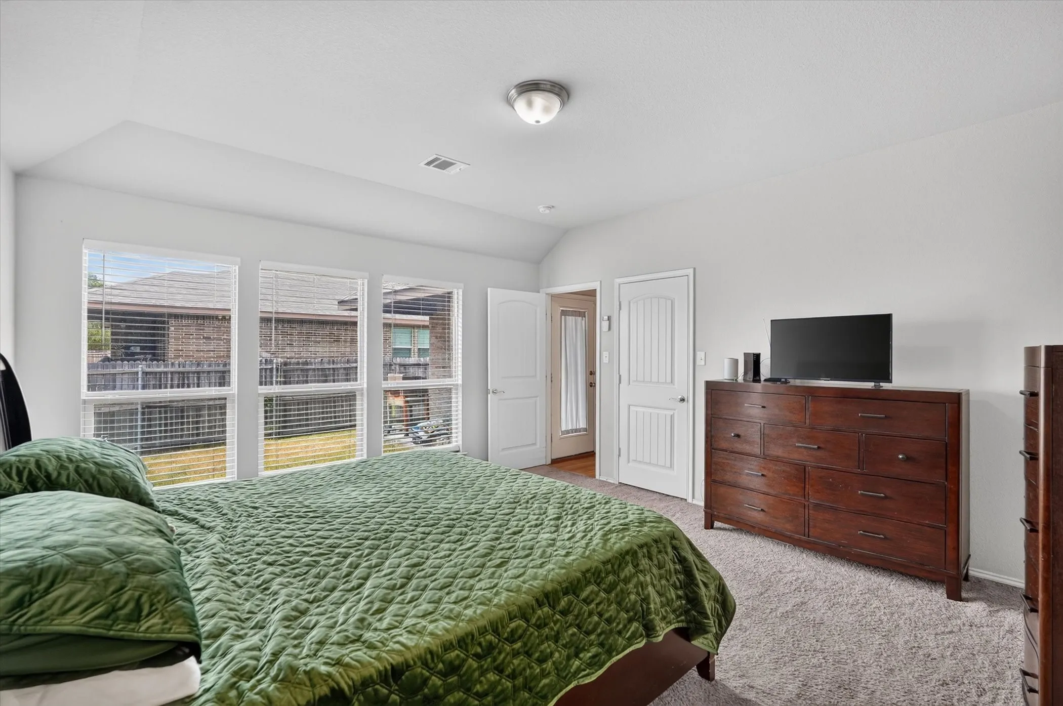 Single Family Residence For Sale in Dallas County , 902 Mockingbird Lane, Glenn Heights, Texas 75154, 3 Bedroom, 3 Bathroom, 2 Garage spaces, 2,358 Sqft, built in 2015, mls#21370406, Real Estate Agent in Glenn Heights, Homes For Sale in Dallas county, Homes For Sale in Glenn Heights, Realtor in Glenn Heights Texas, Real Estate Brokerage Independent Realty Texas, Luminita Cordes Realtor