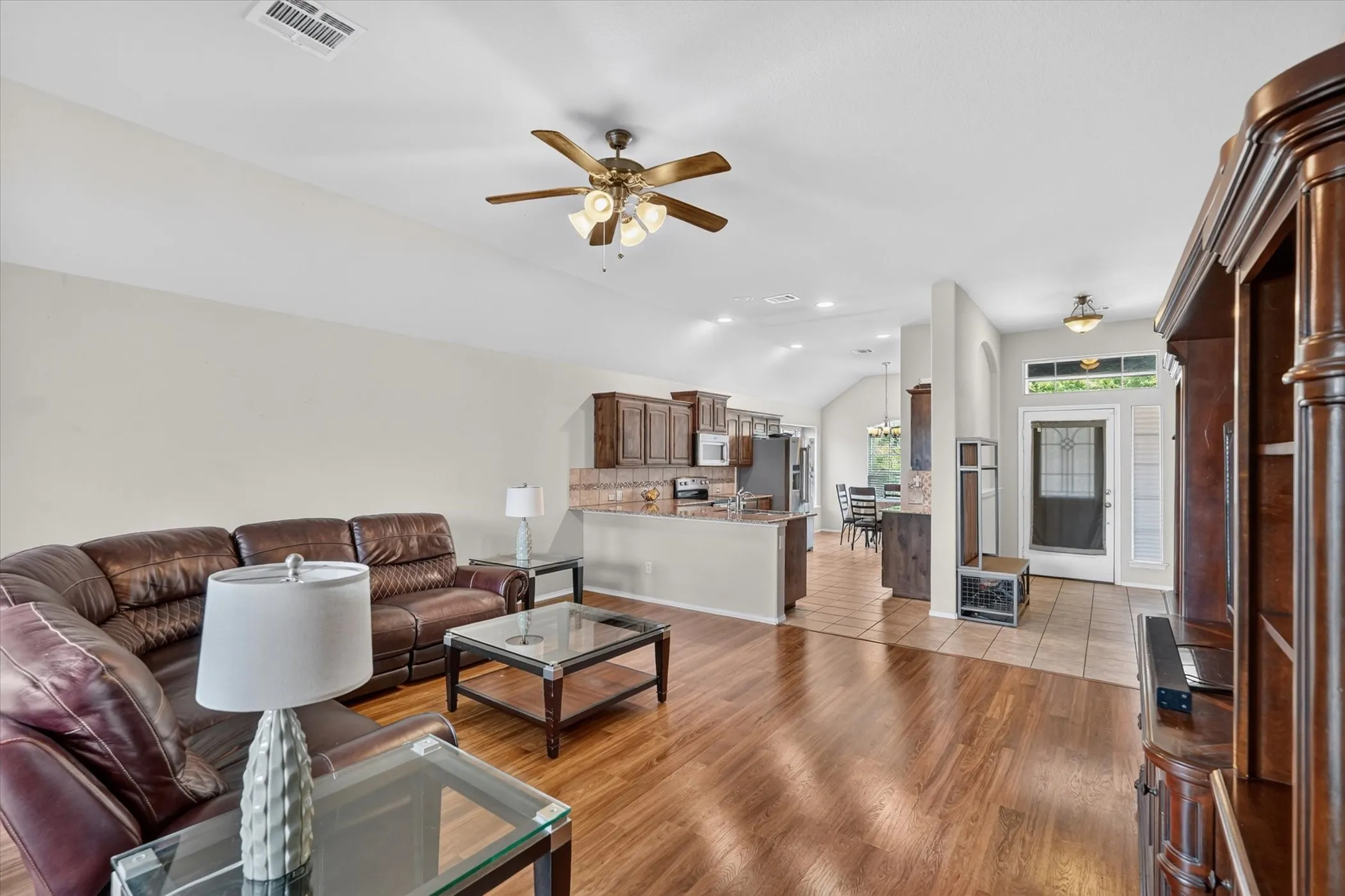 Single Family Residence For Sale in Dallas County , 902 Mockingbird Lane, Glenn Heights, Texas 75154, 3 Bedroom, 3 Bathroom, 2 Garage spaces, 2,358 Sqft, built in 2015, mls#21370406, Real Estate Agent in Glenn Heights, Homes For Sale in Dallas county, Homes For Sale in Glenn Heights, Realtor in Glenn Heights Texas, Real Estate Brokerage Independent Realty Texas, Luminita Cordes Realtor
