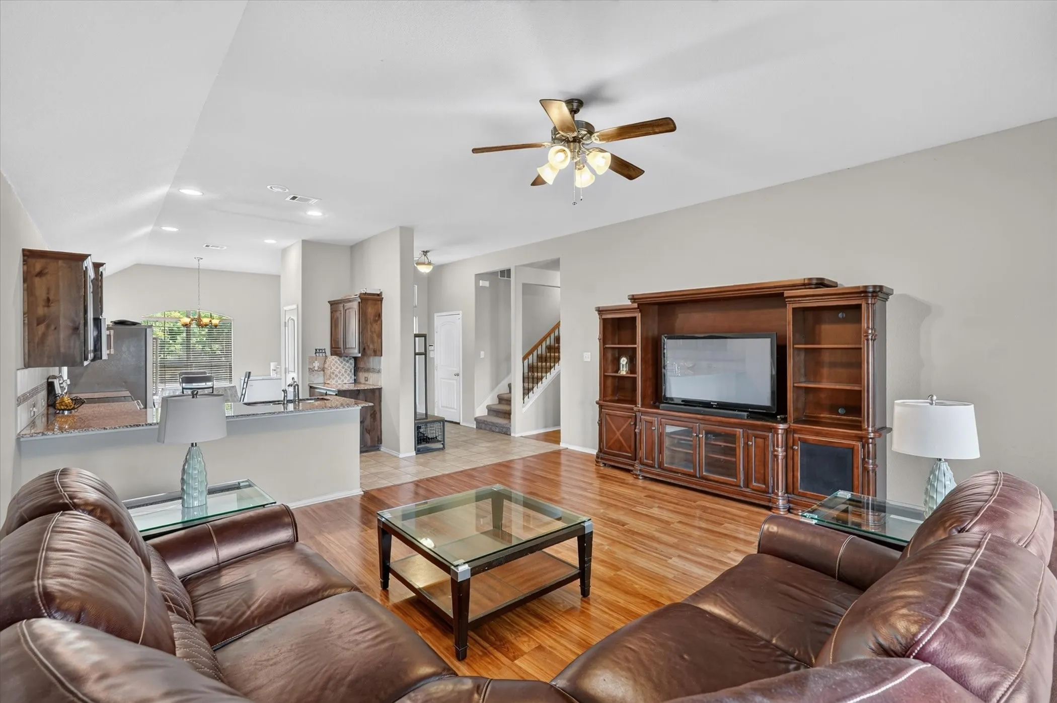 Single Family Residence For Sale in Dallas County , 902 Mockingbird Lane, Glenn Heights, Texas 75154, 3 Bedroom, 3 Bathroom, 2 Garage spaces, 2,358 Sqft, built in 2015, mls#21370406, Real Estate Agent in Glenn Heights, Homes For Sale in Dallas county, Homes For Sale in Glenn Heights, Realtor in Glenn Heights Texas, Real Estate Brokerage Independent Realty Texas, Luminita Cordes Realtor