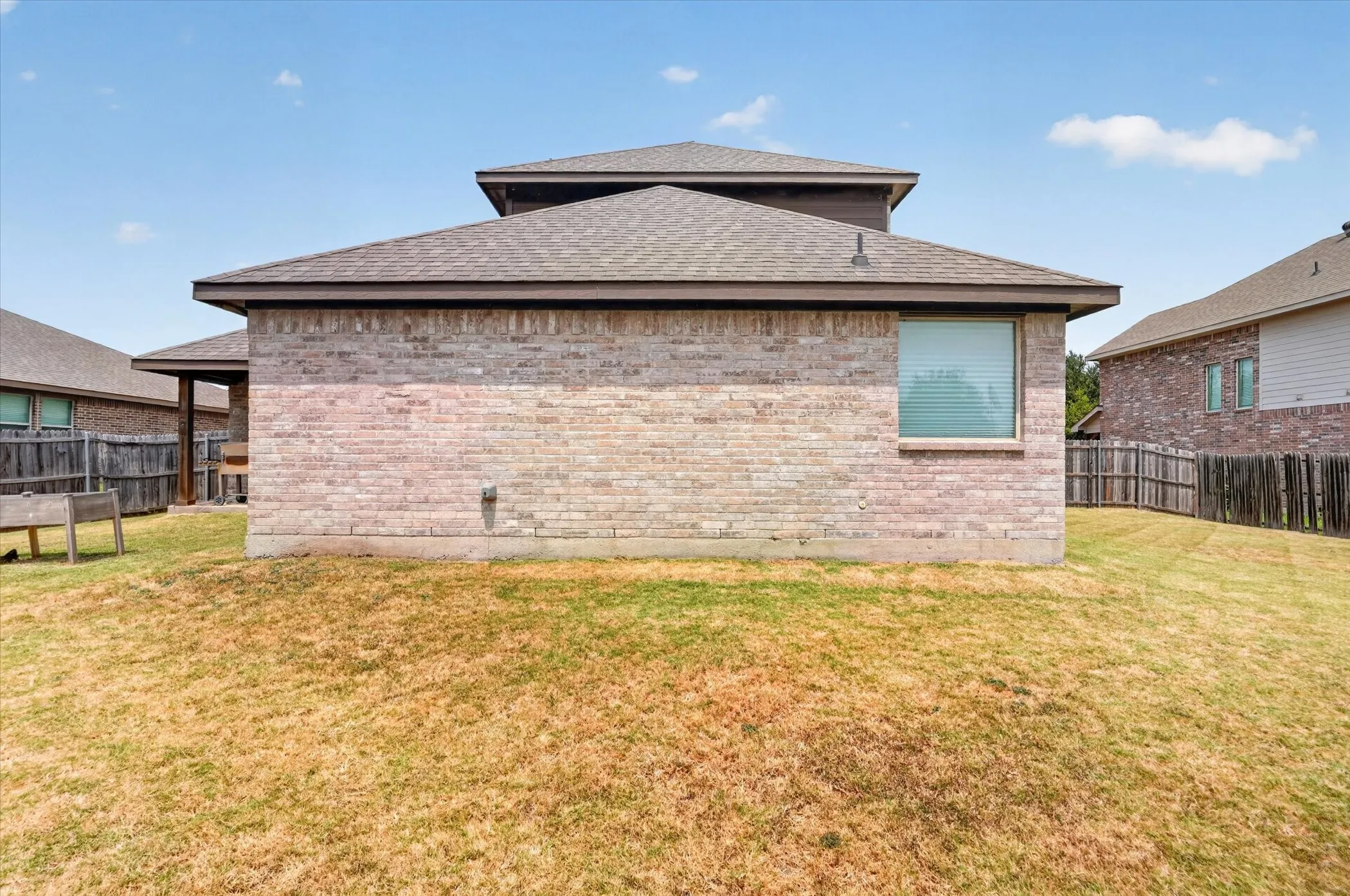 Single Family Residence For Sale in Dallas County , 902 Mockingbird Lane, Glenn Heights, Texas 75154, 3 Bedroom, 3 Bathroom, 2 Garage spaces, 2,358 Sqft, built in 2015, mls#21370406, Real Estate Agent in Glenn Heights, Homes For Sale in Dallas county, Homes For Sale in Glenn Heights, Realtor in Glenn Heights Texas, Real Estate Brokerage Independent Realty Texas, Luminita Cordes Realtor