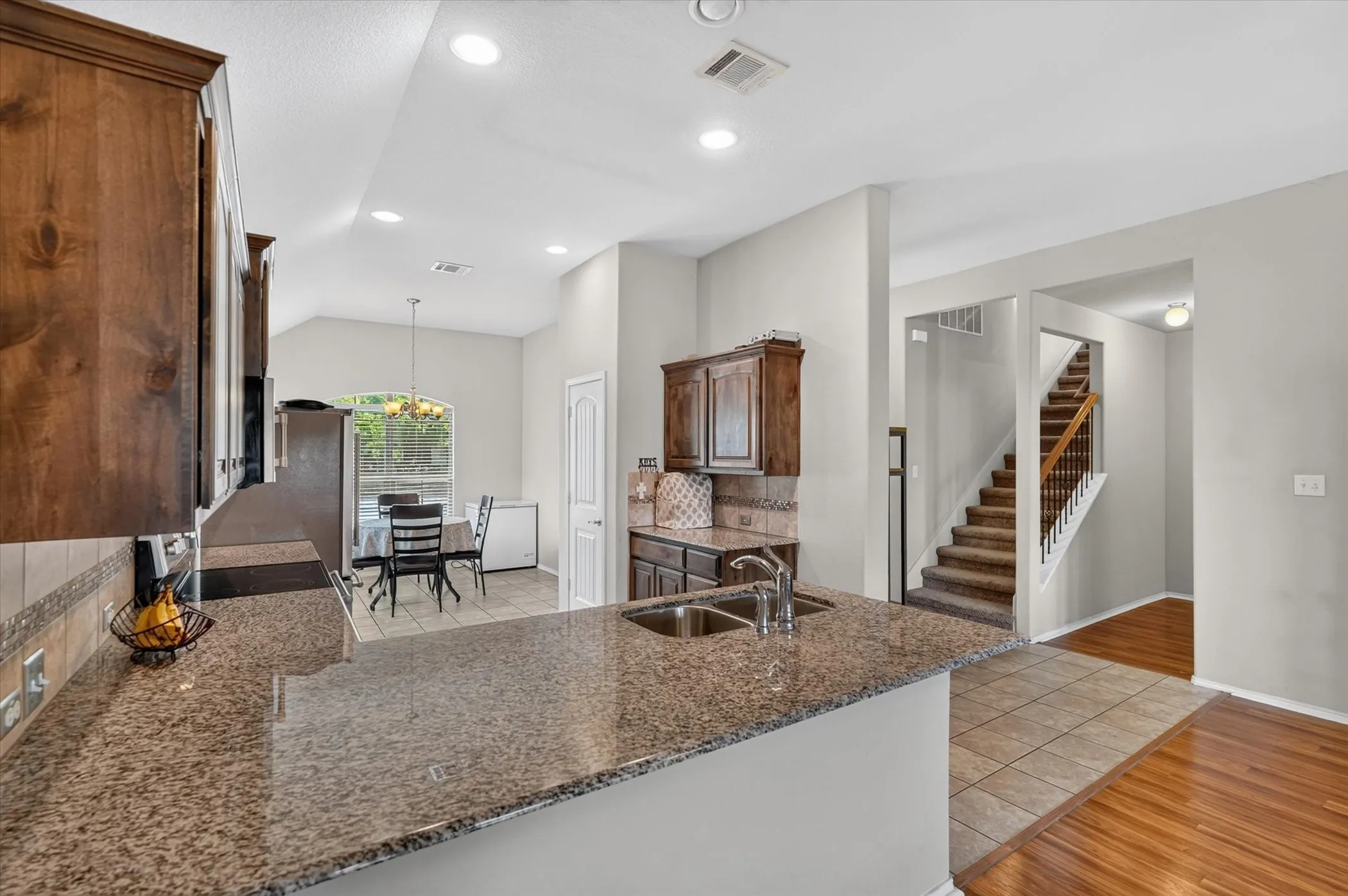 Single Family Residence For Sale in Dallas County , 902 Mockingbird Lane, Glenn Heights, Texas 75154, 3 Bedroom, 3 Bathroom, 2 Garage spaces, 2,358 Sqft, built in 2015, mls#21370406, Real Estate Agent in Glenn Heights, Homes For Sale in Dallas county, Homes For Sale in Glenn Heights, Realtor in Glenn Heights Texas, Real Estate Brokerage Independent Realty Texas, Luminita Cordes Realtor