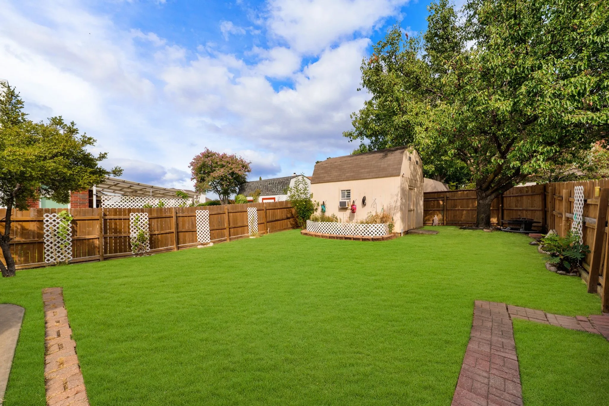 Single Family Residence For Sale in Denton County , 5084 Lakeshore Boulevard, The Colony, Texas 75056, 3 Bedroom, 2 Bathroom, 2 Garage spaces, 1,965 Sqft, built in 1991, mls#21369887, Real Estate Agent in The Colony, Homes For Sale in Denton county, Homes For Sale in The Colony, Realtor in The Colony Texas, Real Estate Brokerage Independent Realty Texas, Luminita Cordes Realtor