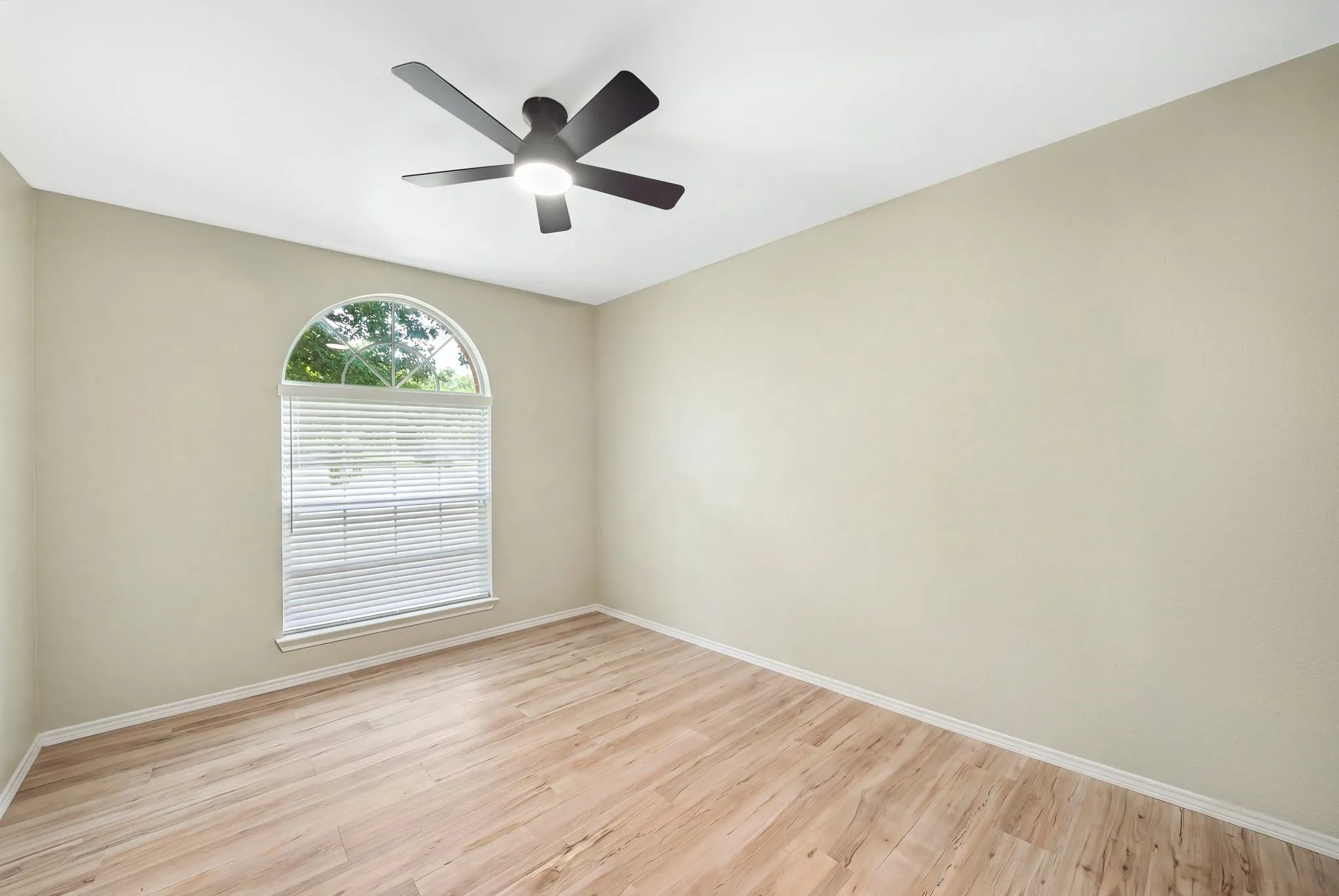 Single Family Residence For Sale in Denton County , 5084 Lakeshore Boulevard, The Colony, Texas 75056, 3 Bedroom, 2 Bathroom, 2 Garage spaces, 1,965 Sqft, built in 1991, mls#21369887, Real Estate Agent in The Colony, Homes For Sale in Denton county, Homes For Sale in The Colony, Realtor in The Colony Texas, Real Estate Brokerage Independent Realty Texas, Luminita Cordes Realtor