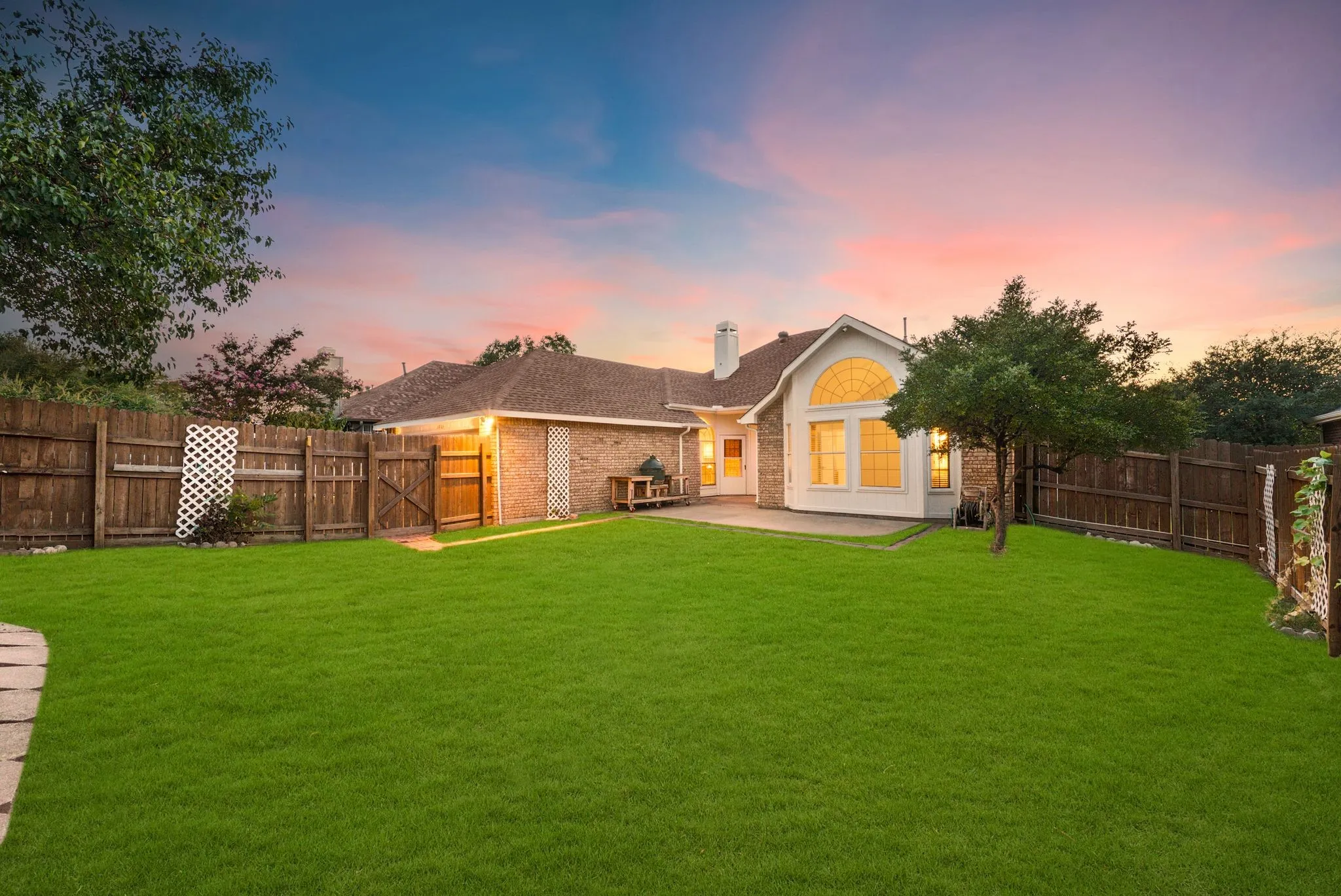 Single Family Residence For Sale in Denton County , 5084 Lakeshore Boulevard, The Colony, Texas 75056, 3 Bedroom, 2 Bathroom, 2 Garage spaces, 1,965 Sqft, built in 1991, mls#21369887, Real Estate Agent in The Colony, Homes For Sale in Denton county, Homes For Sale in The Colony, Realtor in The Colony Texas, Real Estate Brokerage Independent Realty Texas, Luminita Cordes Realtor