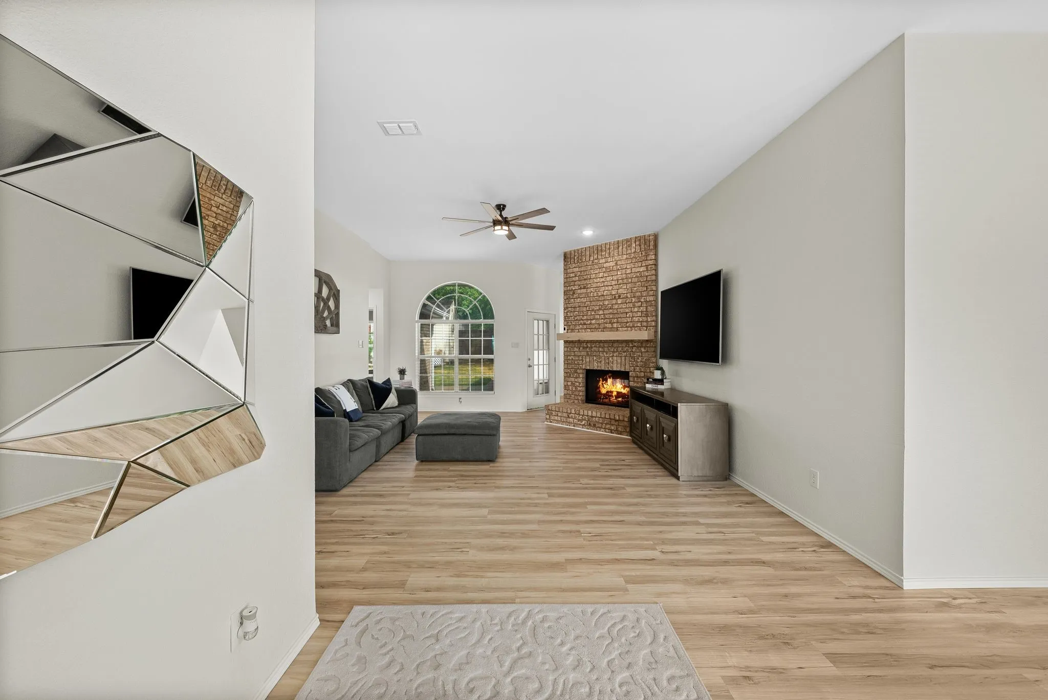 Single Family Residence For Sale in Denton County , 5084 Lakeshore Boulevard, The Colony, Texas 75056, 3 Bedroom, 2 Bathroom, 2 Garage spaces, 1,965 Sqft, built in 1991, mls#21369887, Real Estate Agent in The Colony, Homes For Sale in Denton county, Homes For Sale in The Colony, Realtor in The Colony Texas, Real Estate Brokerage Independent Realty Texas, Luminita Cordes Realtor