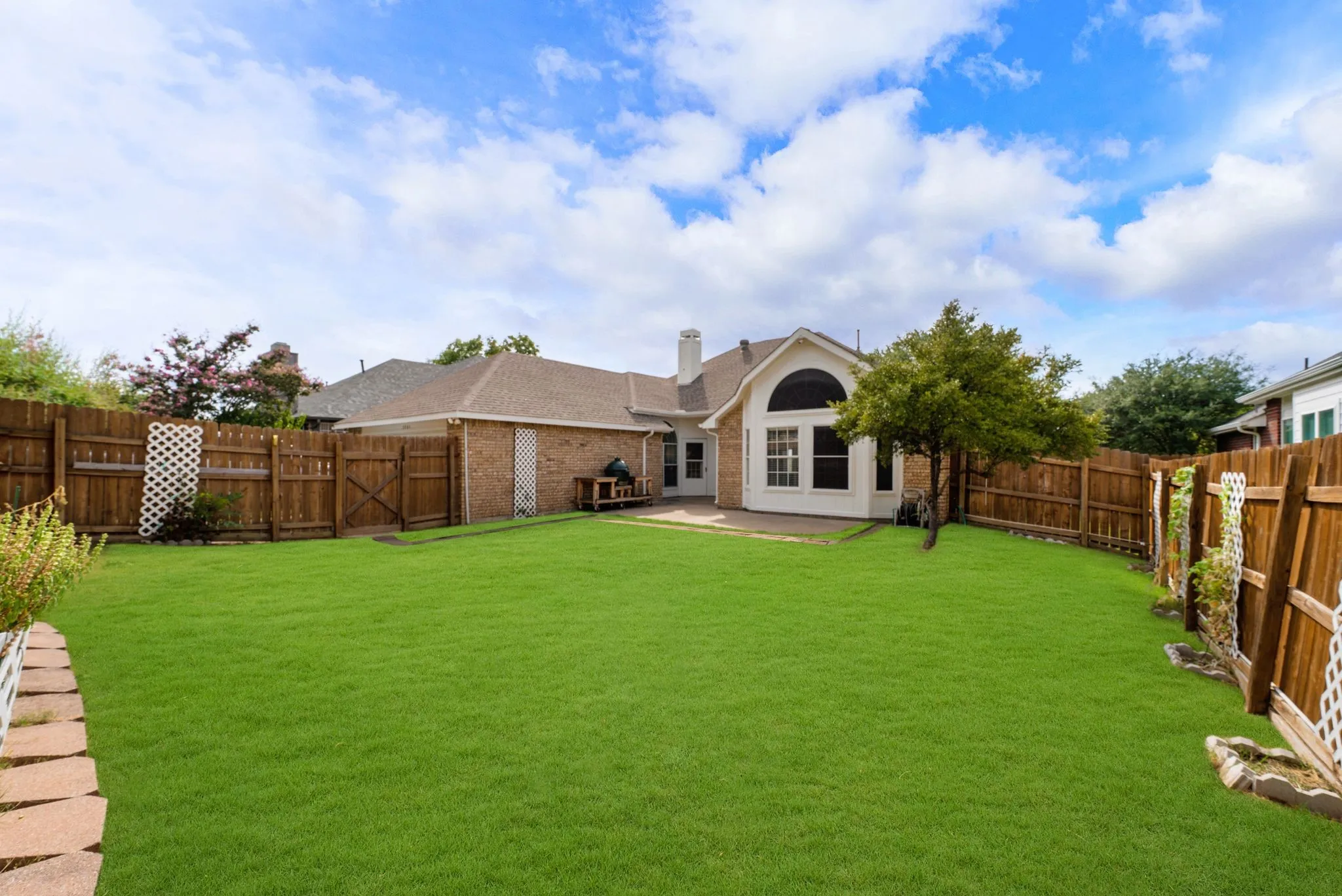 Single Family Residence For Sale in Denton County , 5084 Lakeshore Boulevard, The Colony, Texas 75056, 3 Bedroom, 2 Bathroom, 2 Garage spaces, 1,965 Sqft, built in 1991, mls#21369887, Real Estate Agent in The Colony, Homes For Sale in Denton county, Homes For Sale in The Colony, Realtor in The Colony Texas, Real Estate Brokerage Independent Realty Texas, Luminita Cordes Realtor